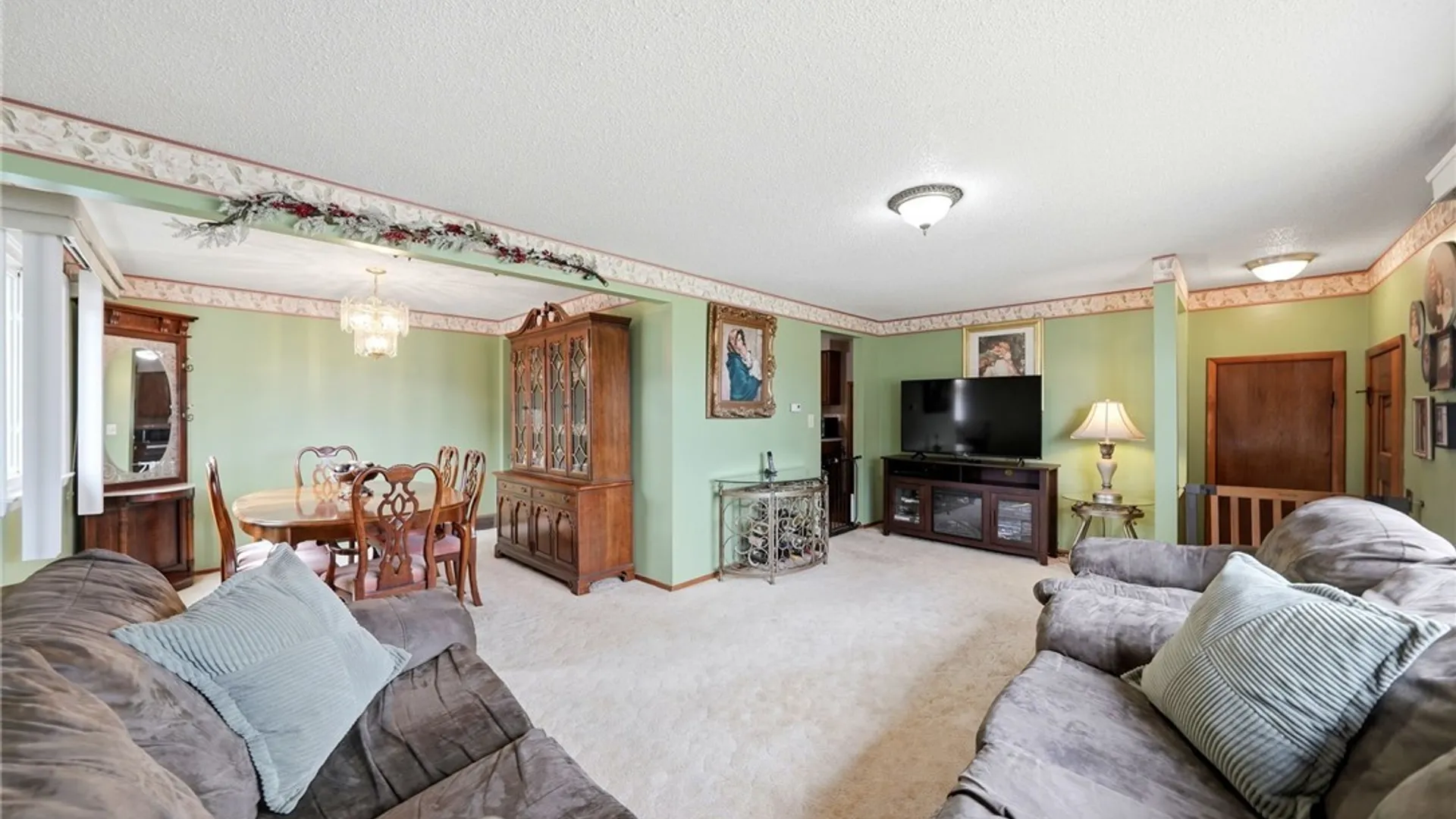 Property at 107 Bronx Drive, Cheektowaga, NY 14227 14