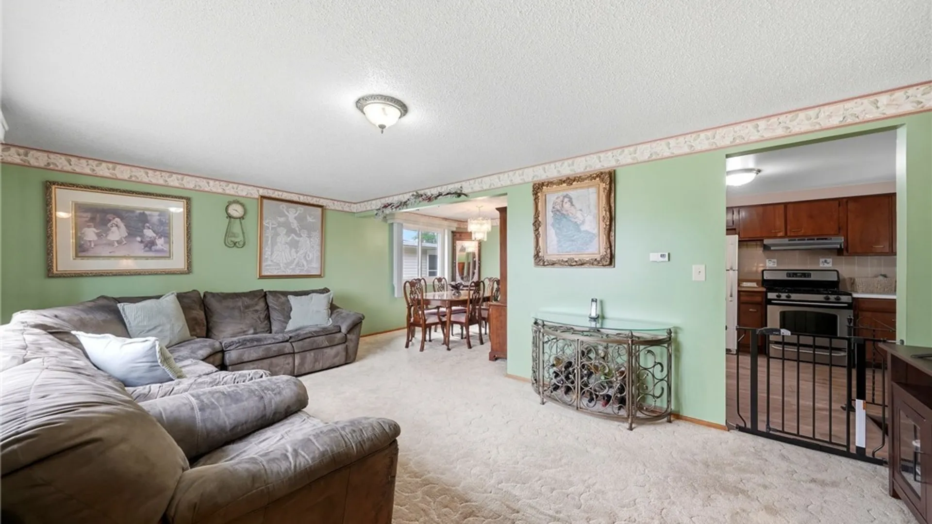 Property at 107 Bronx Drive, Cheektowaga, NY 14227 16