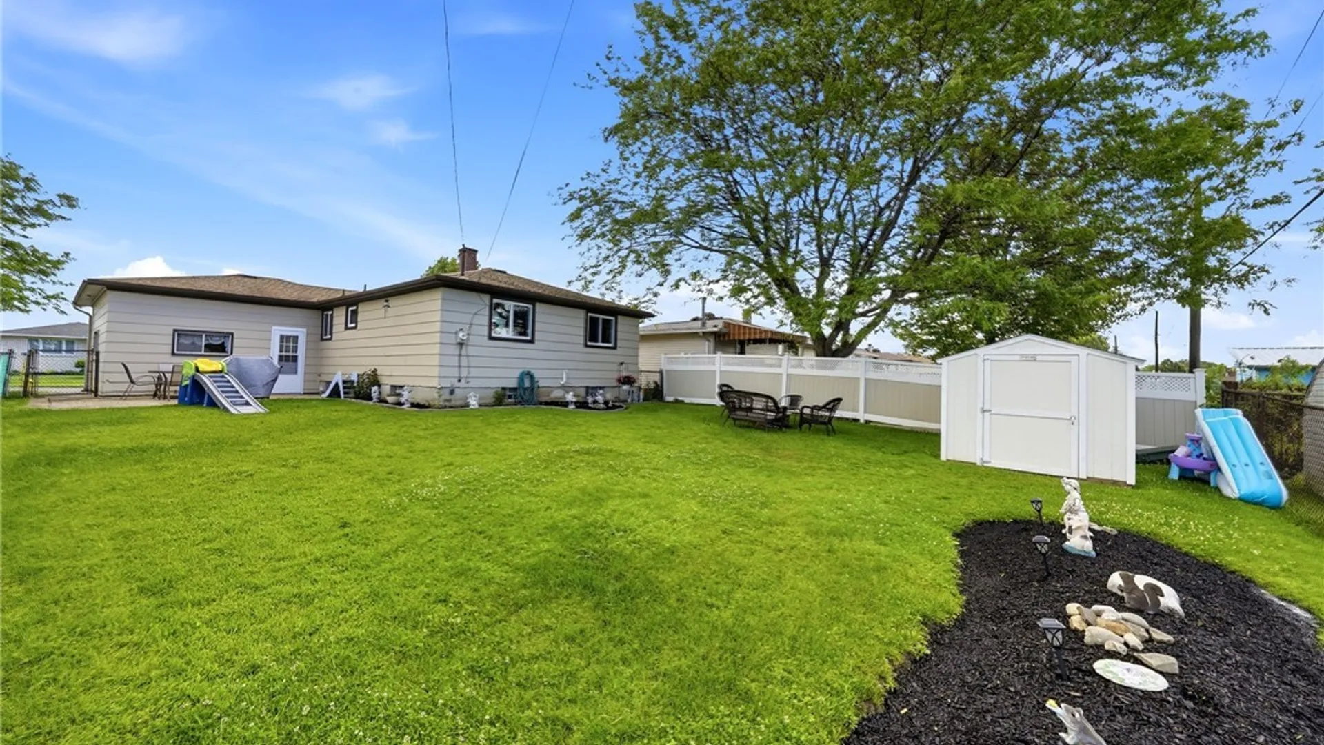 Property at 107 Bronx Drive, Cheektowaga, NY 14227 44