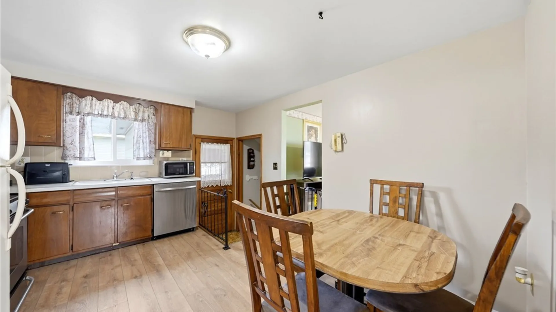 Property at 107 Bronx Drive, Cheektowaga, NY 14227 6
