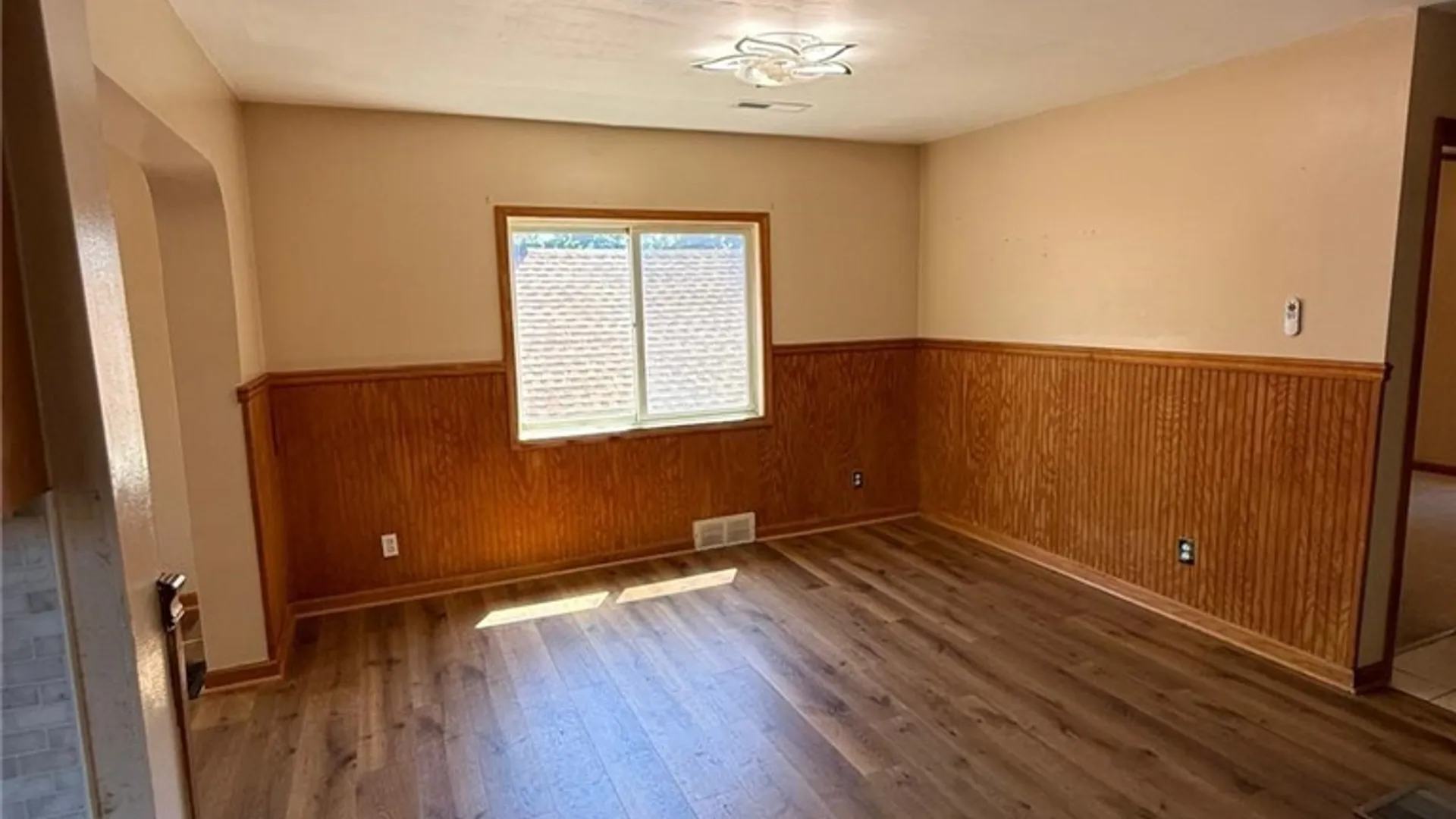 Property at 21 Amber Street, Buffalo, NY 14220 5