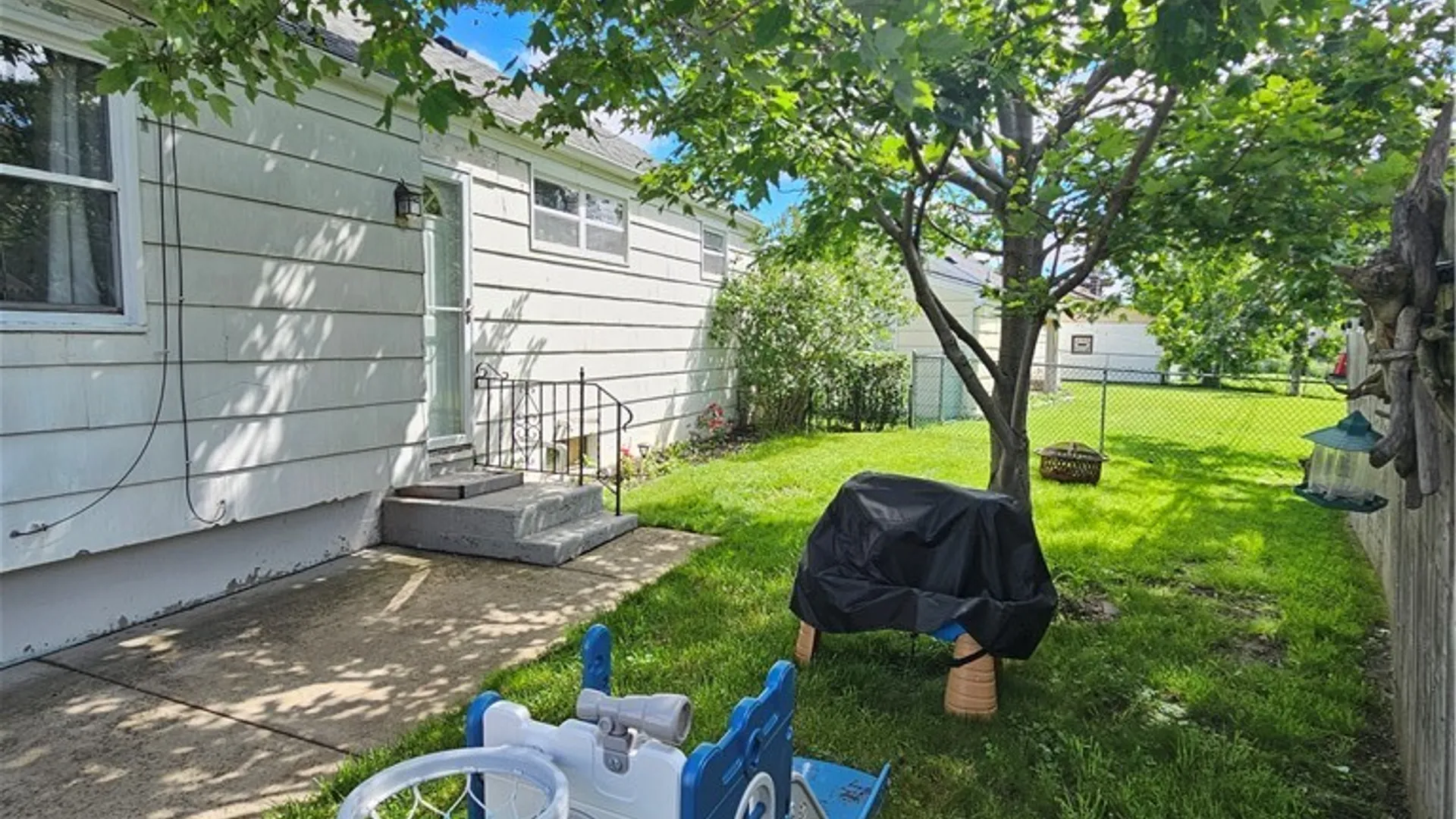 Property at 11 Loretto Drive, Cheektowaga, NY 14225 3