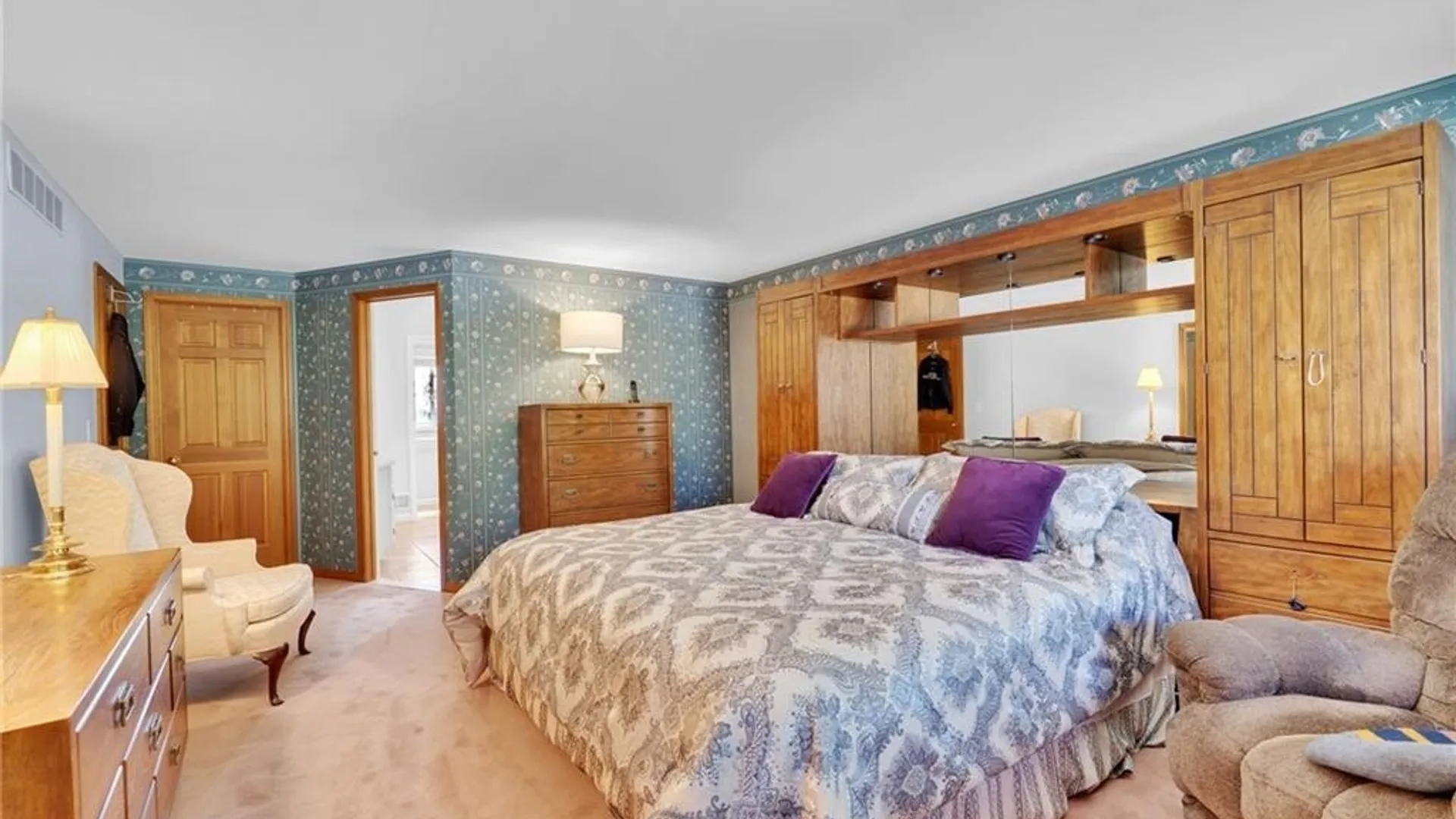 Property at 11 Stratford Court, Amherst, NY 14051 26