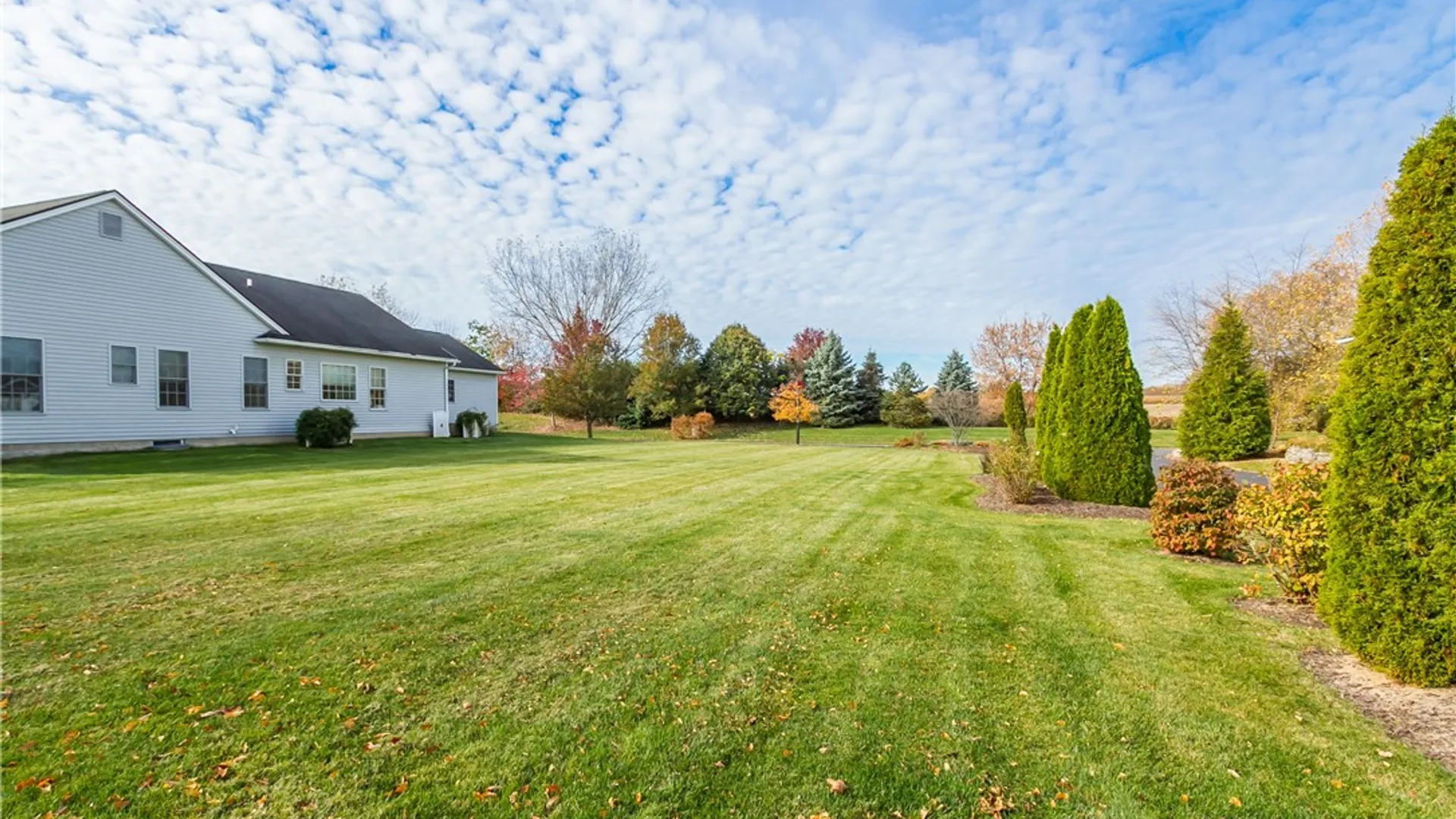 Property at 10 Settlers, Pittsford, NY 14534 3