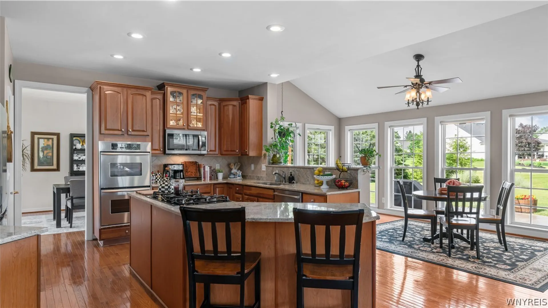 Property at 17 Graystone Lane, Orchard Park, NY 14127 14