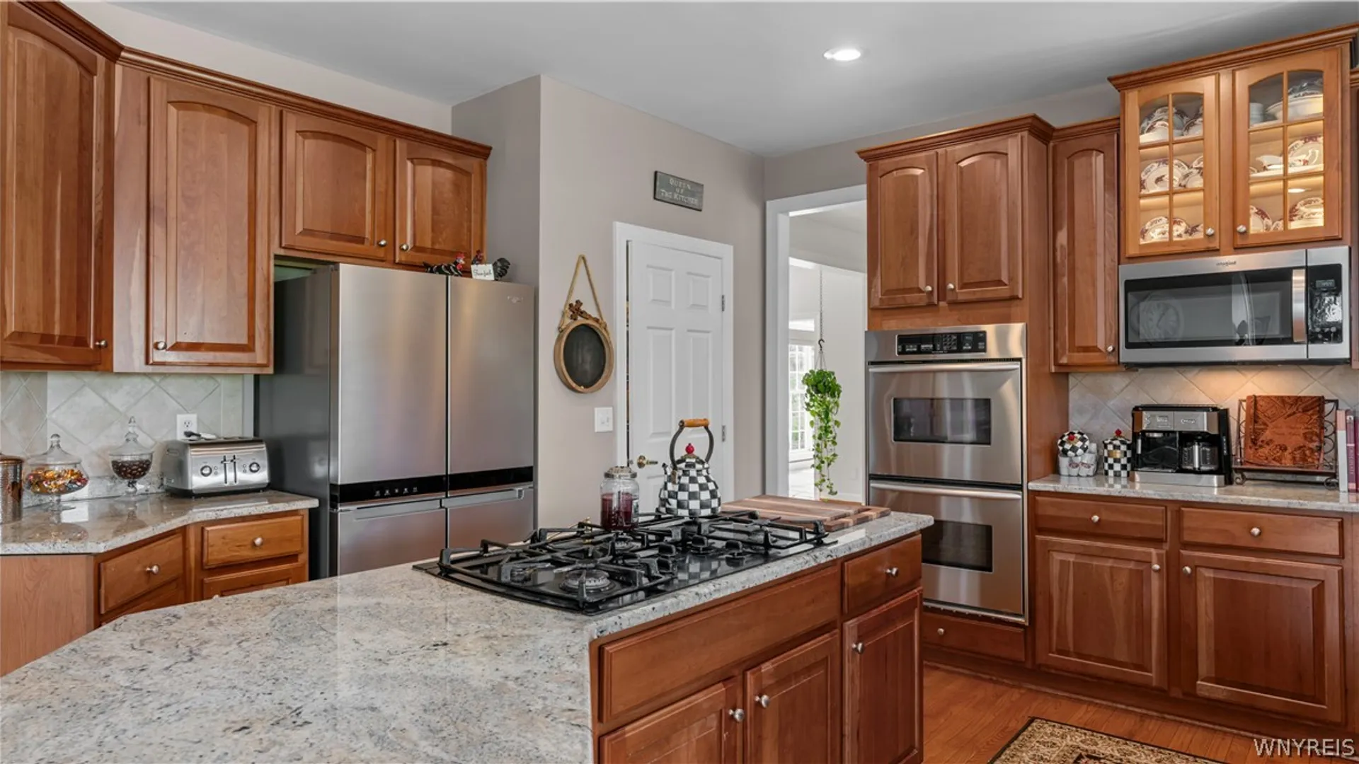 Property at 17 Graystone Lane, Orchard Park, NY 14127 16