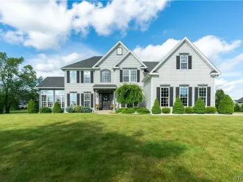 Property at 17 Graystone Lane, Orchard Park, NY 14127