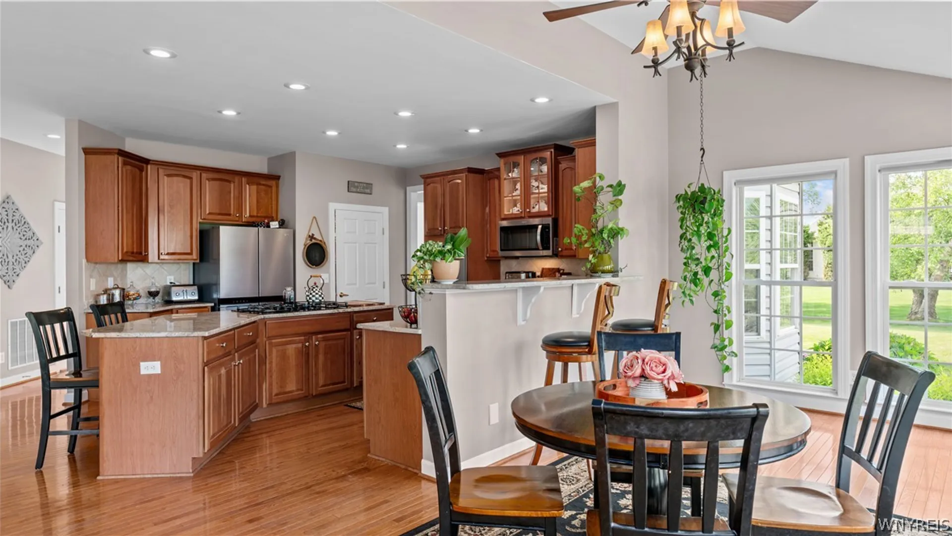 Property at 17 Graystone Lane, Orchard Park, NY 14127 20