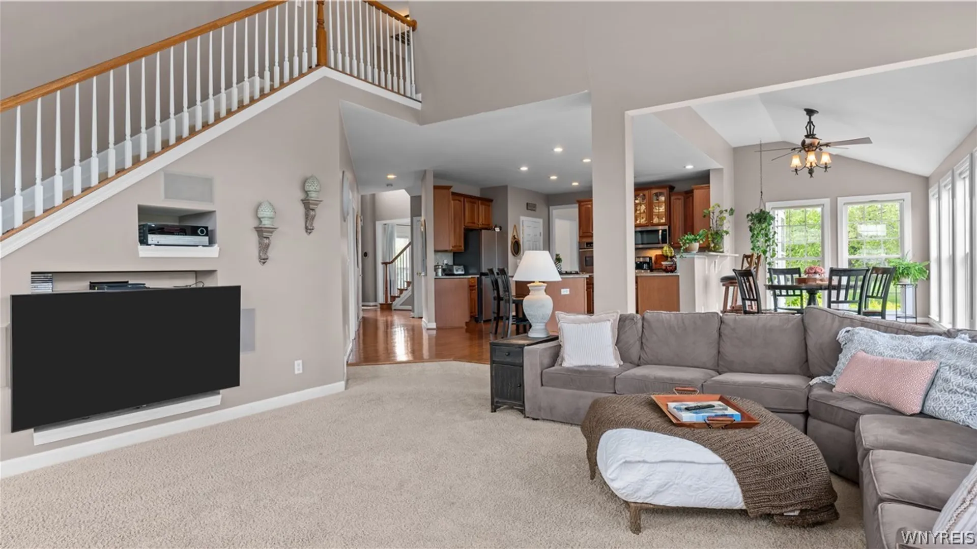 Property at 17 Graystone Lane, Orchard Park, NY 14127 25