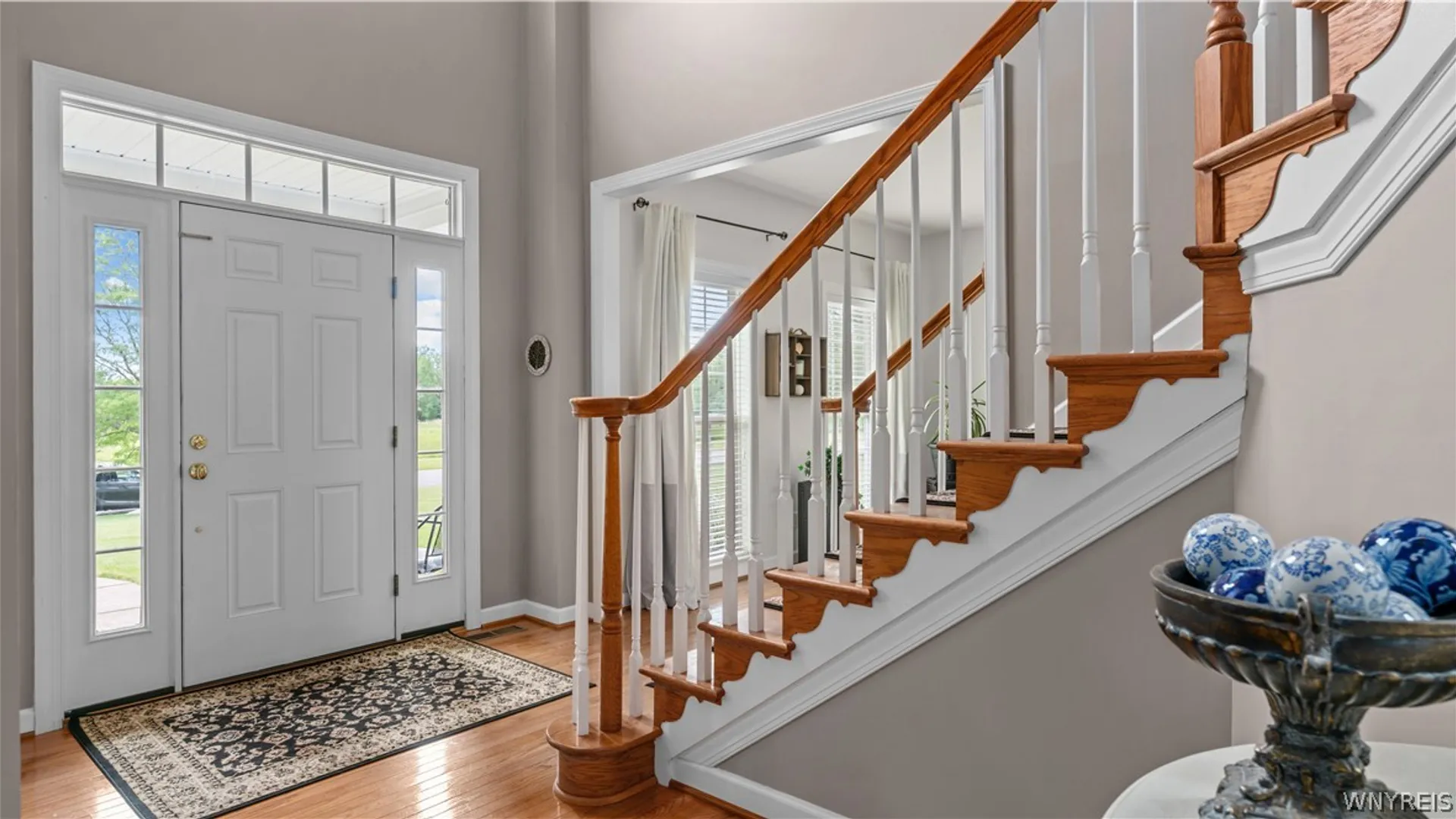 Property at 17 Graystone Lane, Orchard Park, NY 14127 4