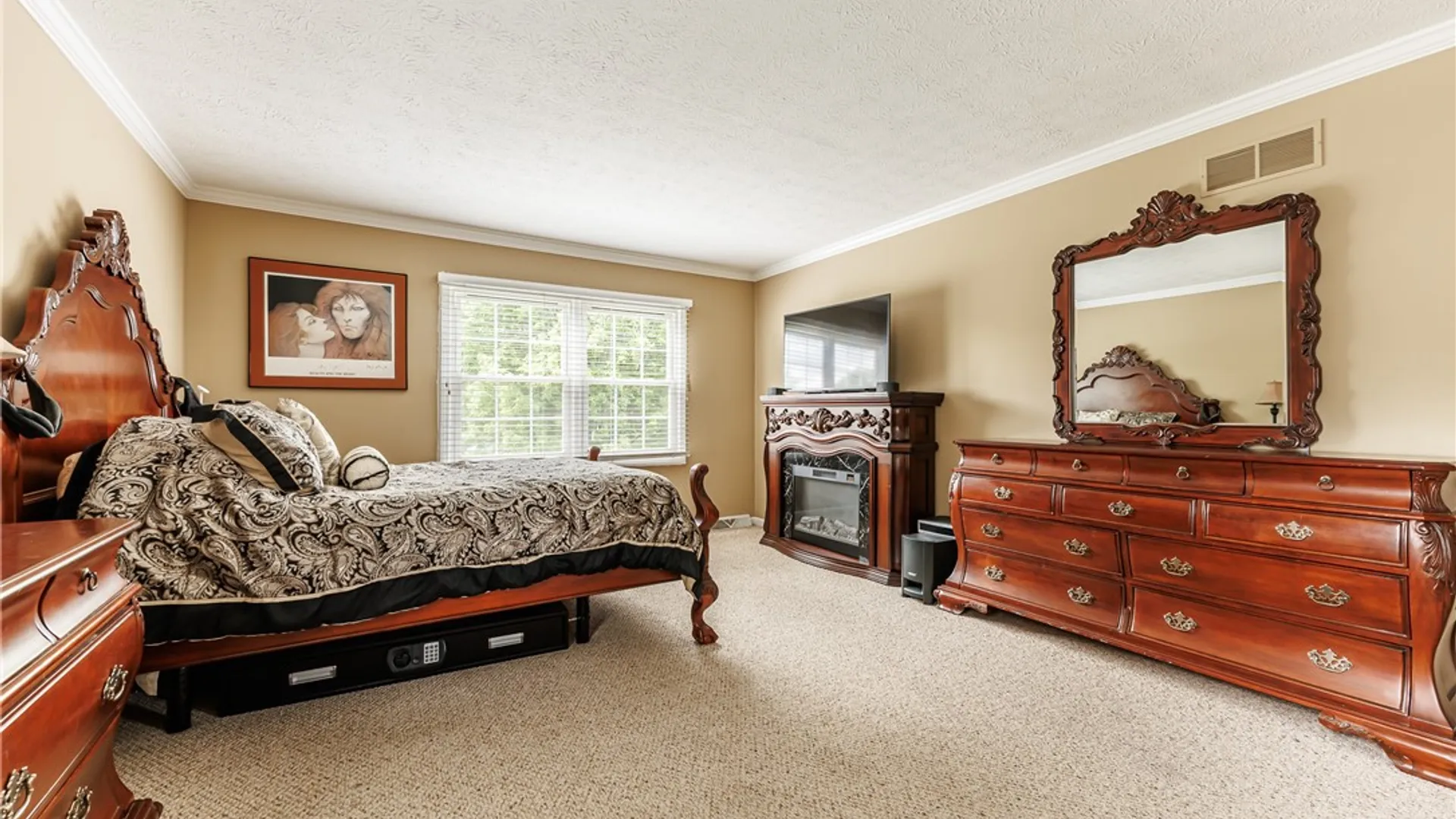 Property at 12 Old Country Lane, Perinton, NY 14450 22
