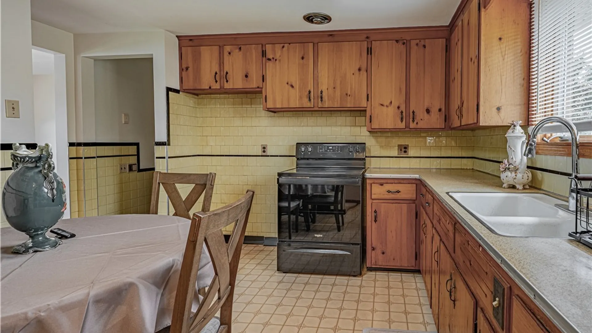 Property at 42 Alden Ave, Buffalo, NY 14216 15