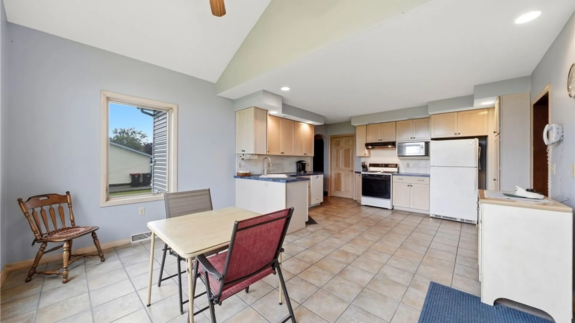 Property at 517 Lake Avenue, Lancaster, NY 14086 12