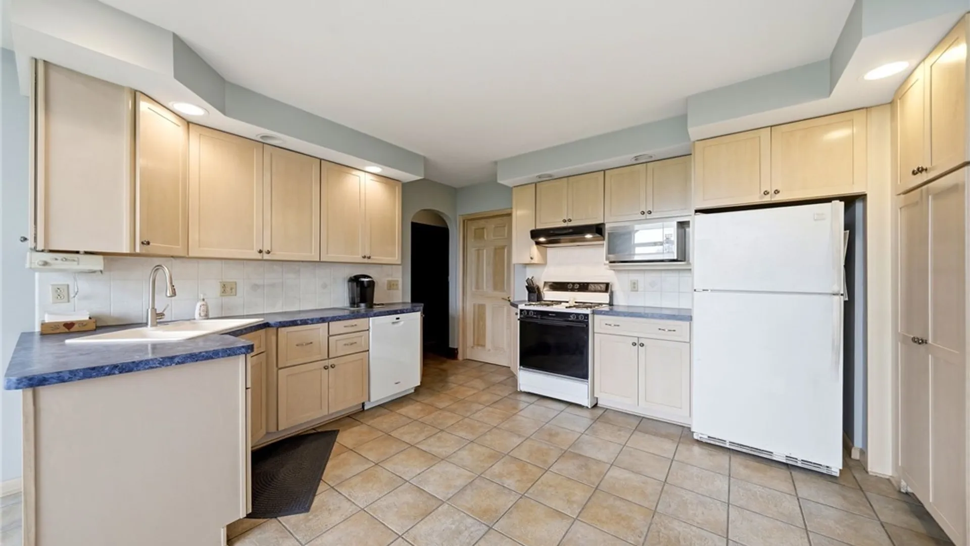 Property at 517 Lake Avenue, Lancaster, NY 14086 14