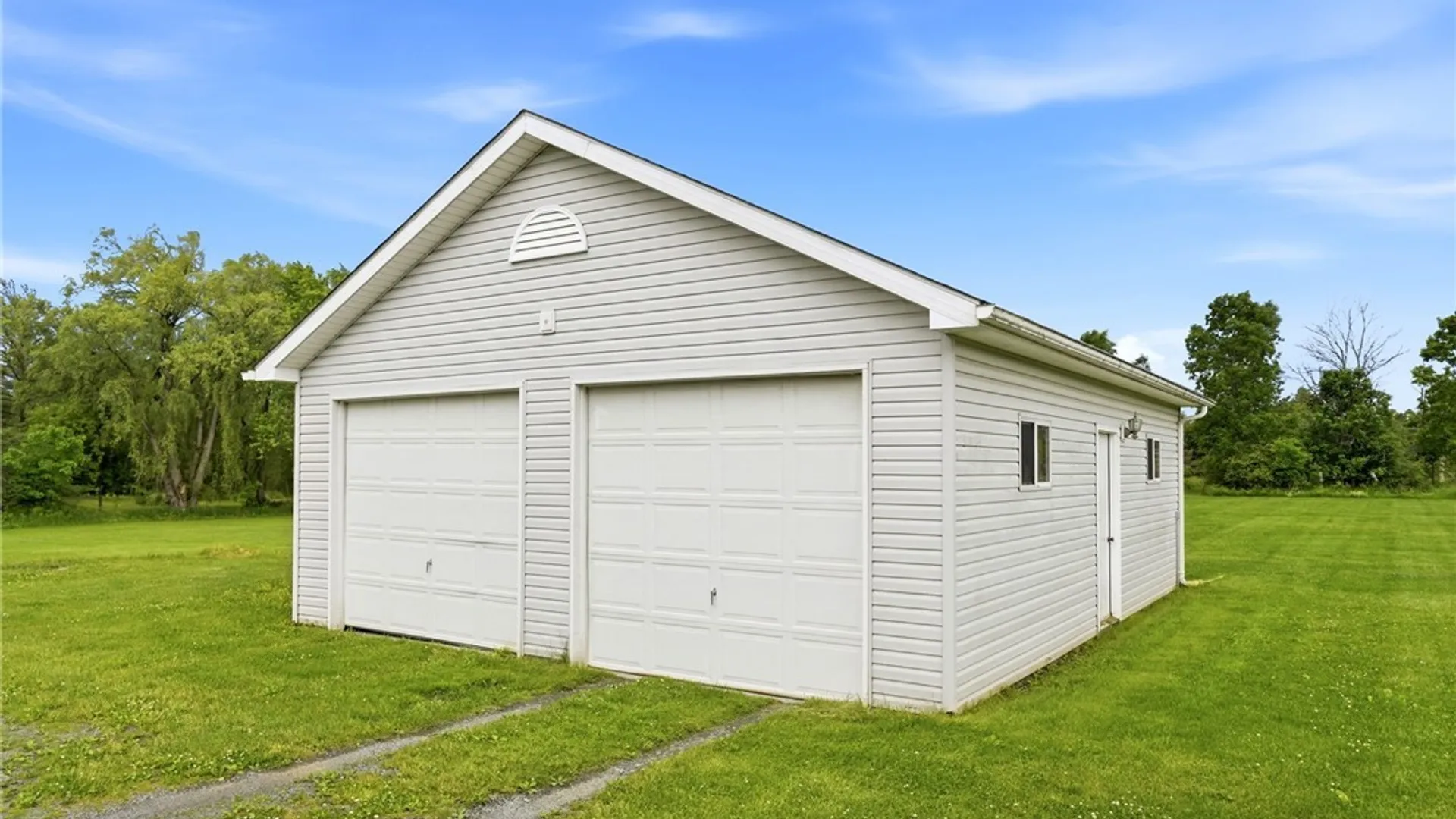 Property at 517 Lake Avenue, Lancaster, NY 14086 3