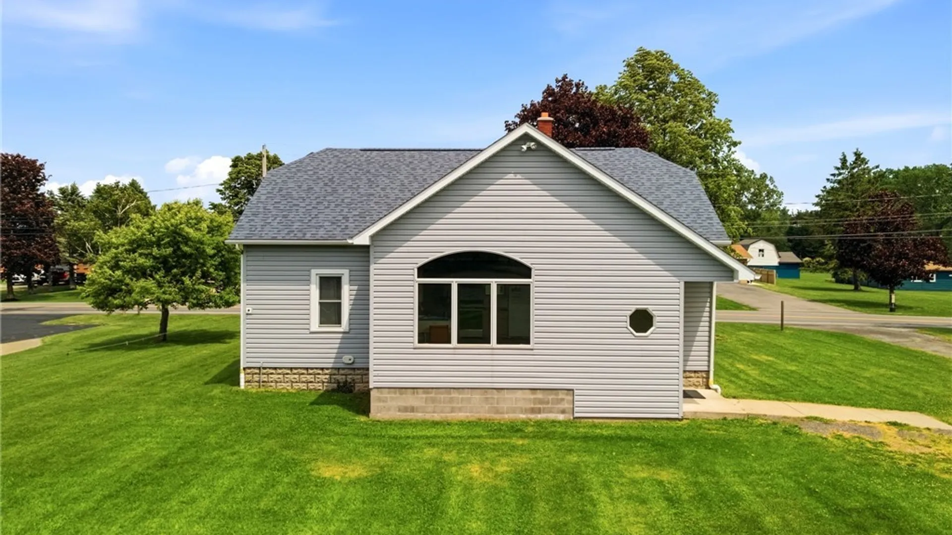 Property at 517 Lake Avenue, Lancaster, NY 14086 37