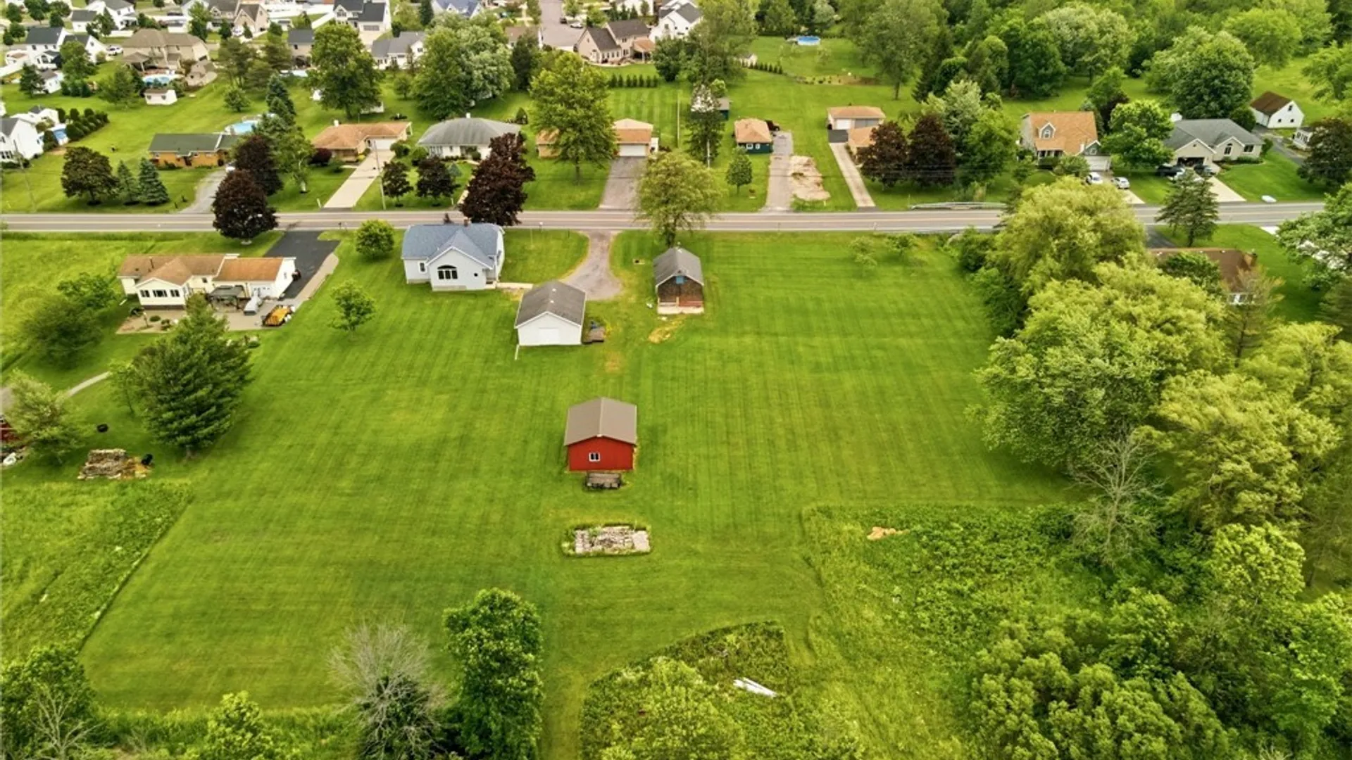 Property at 517 Lake Avenue, Lancaster, NY 14086 44