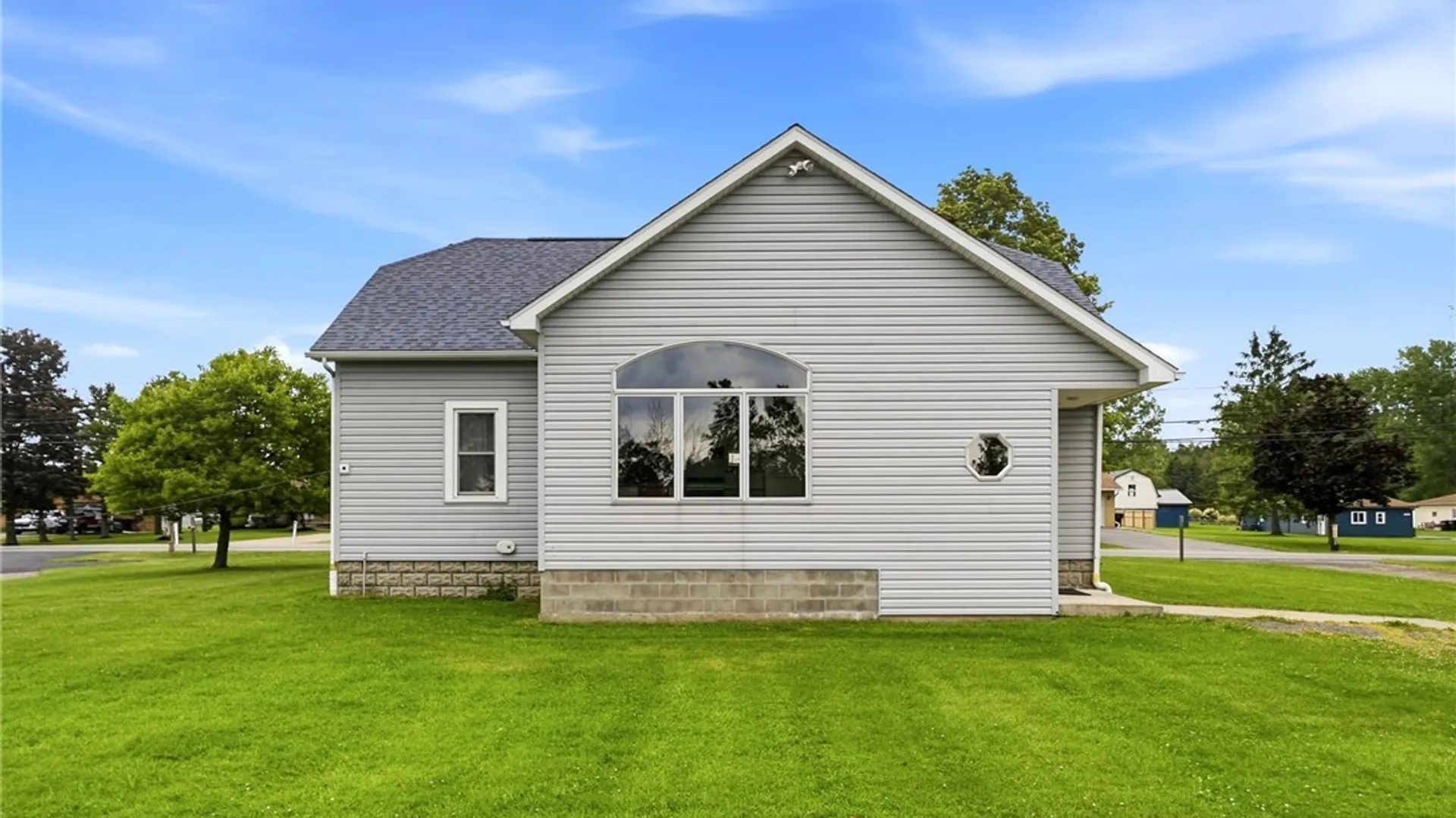 Property at 517 Lake Avenue, Lancaster, NY 14086 48