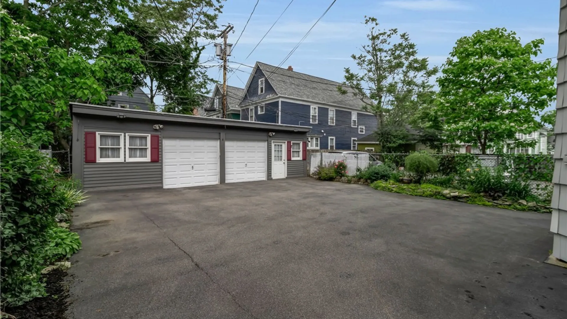 Property at 1046 Elmwood Avenue, Buffalo, NY 14222 4