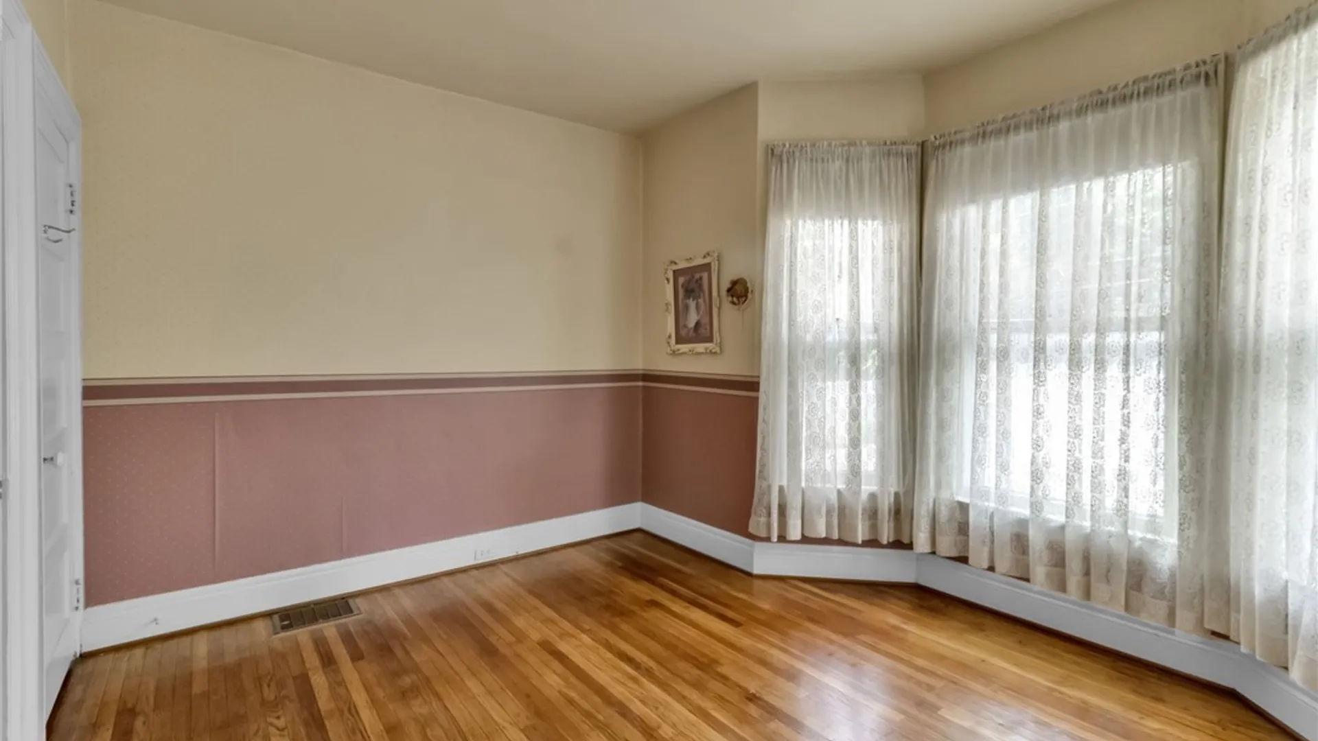 Property at 1046 Elmwood Avenue, Buffalo, NY 14222 8