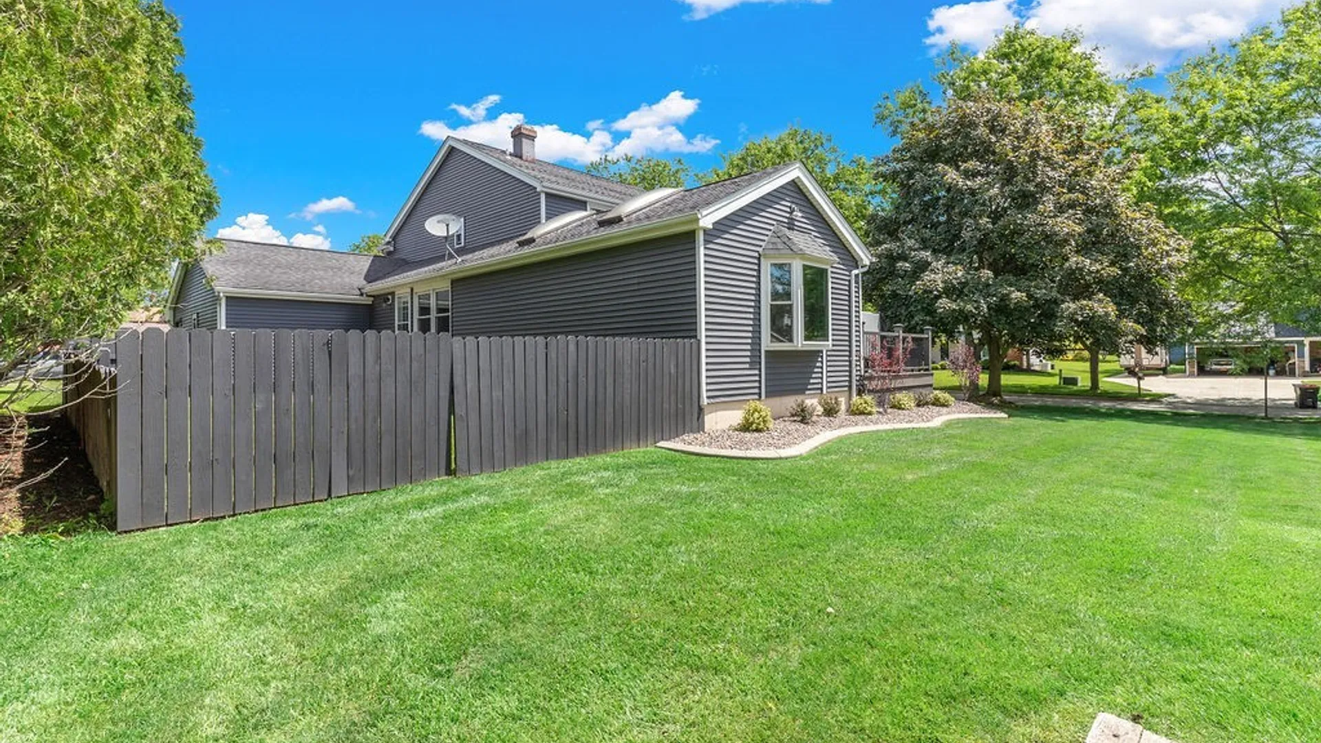 Property at 2 Birchwood Cmn., Lancaster, NY 14086 9