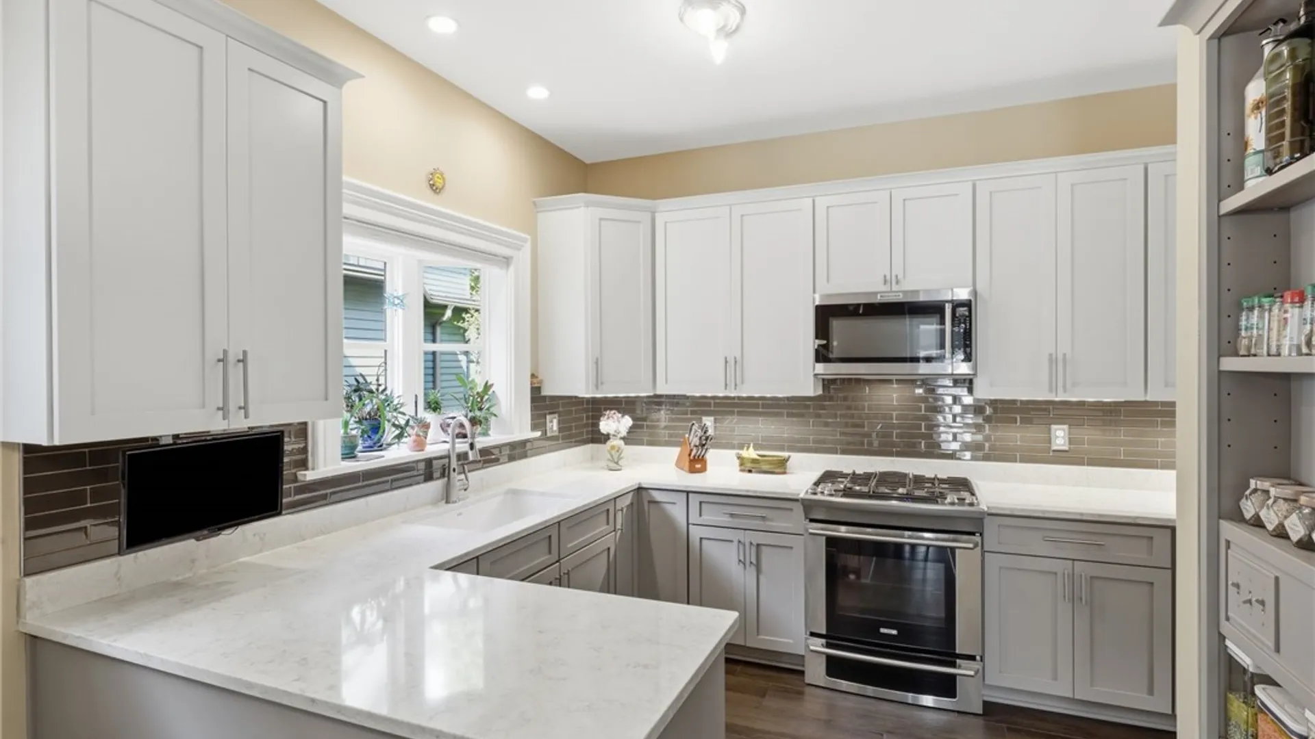 Property at 28 Vick Park A, Rochester, NY 14607 16