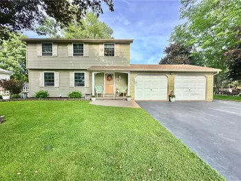 Property at 4 Rolling Meadow Drive, Parma, NY 14468