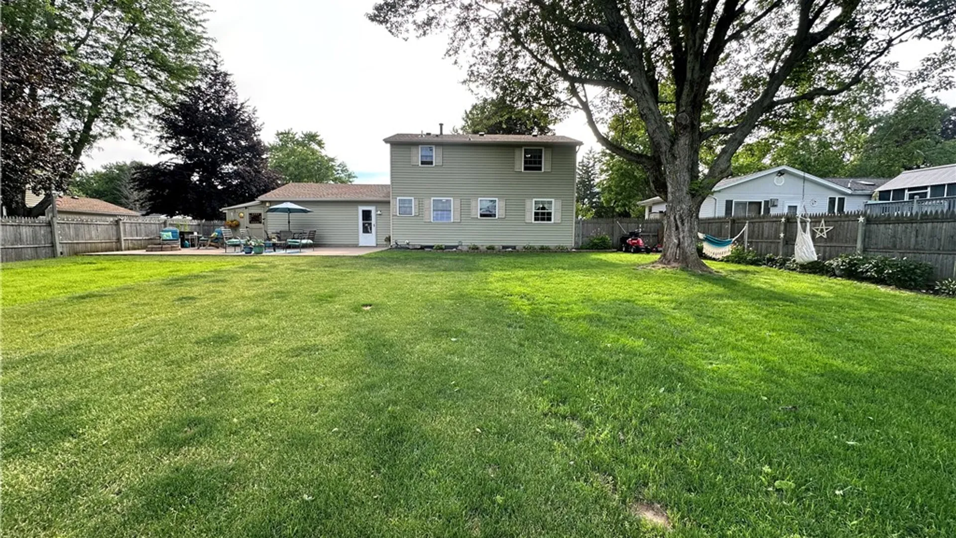 Property at 4 Rolling Meadow Drive, Parma, NY 14468 22