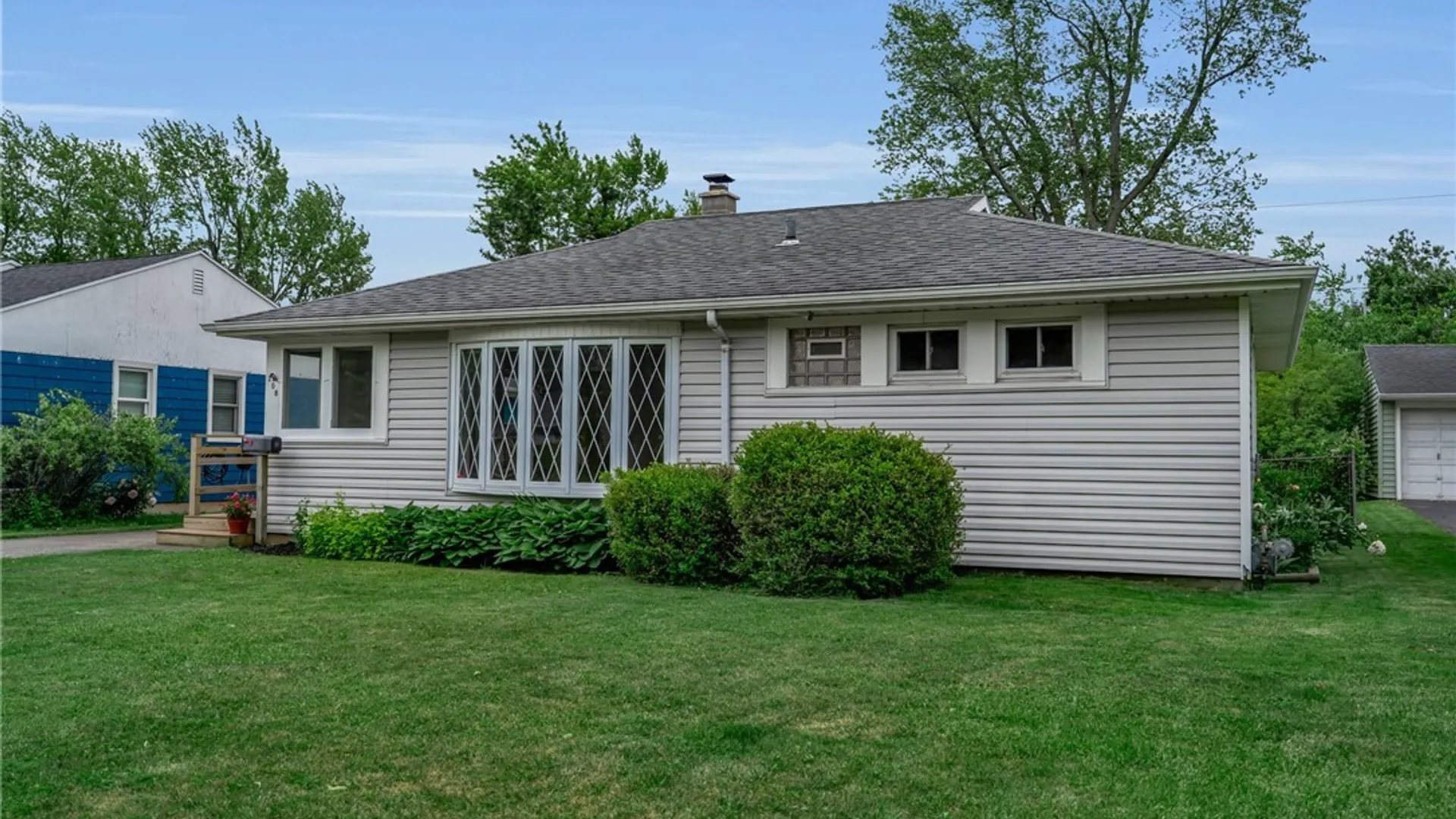 Property at 208 Bennington Road, Amherst, NY 14226 2