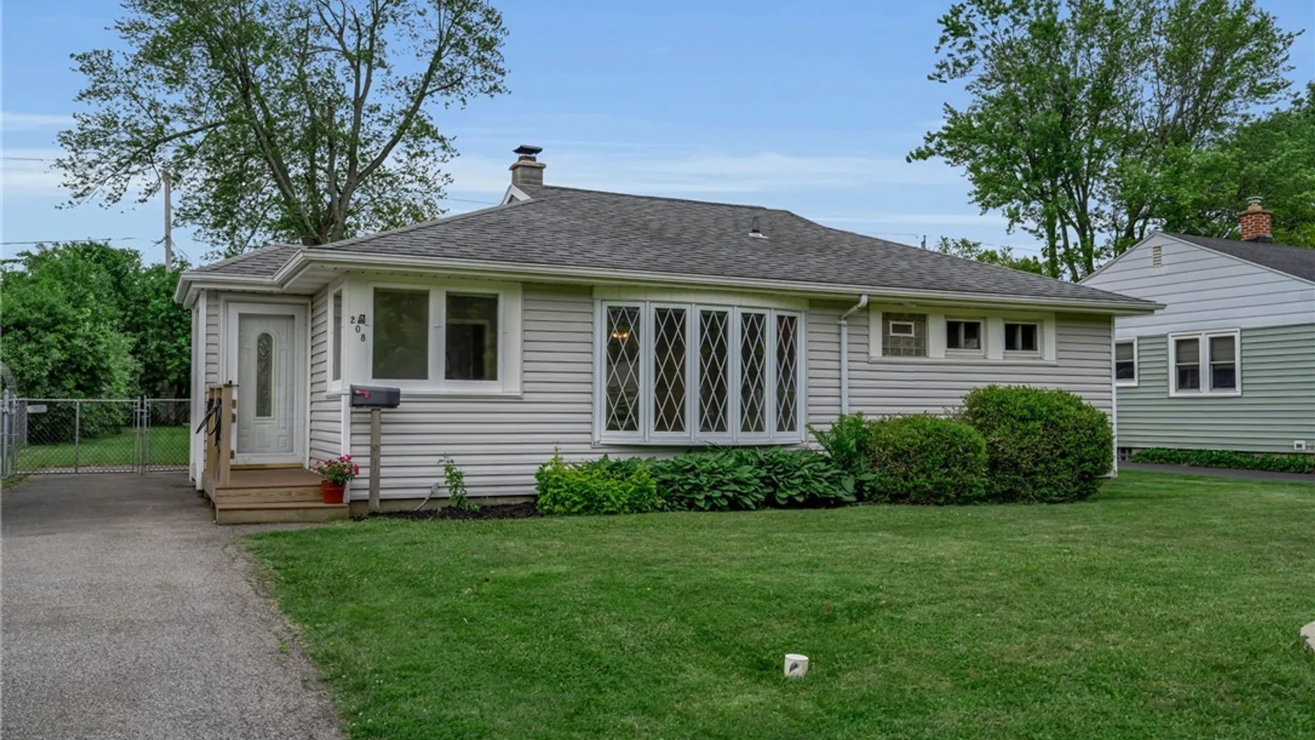 Property at 208 Bennington Road, Amherst, NY 14226 3