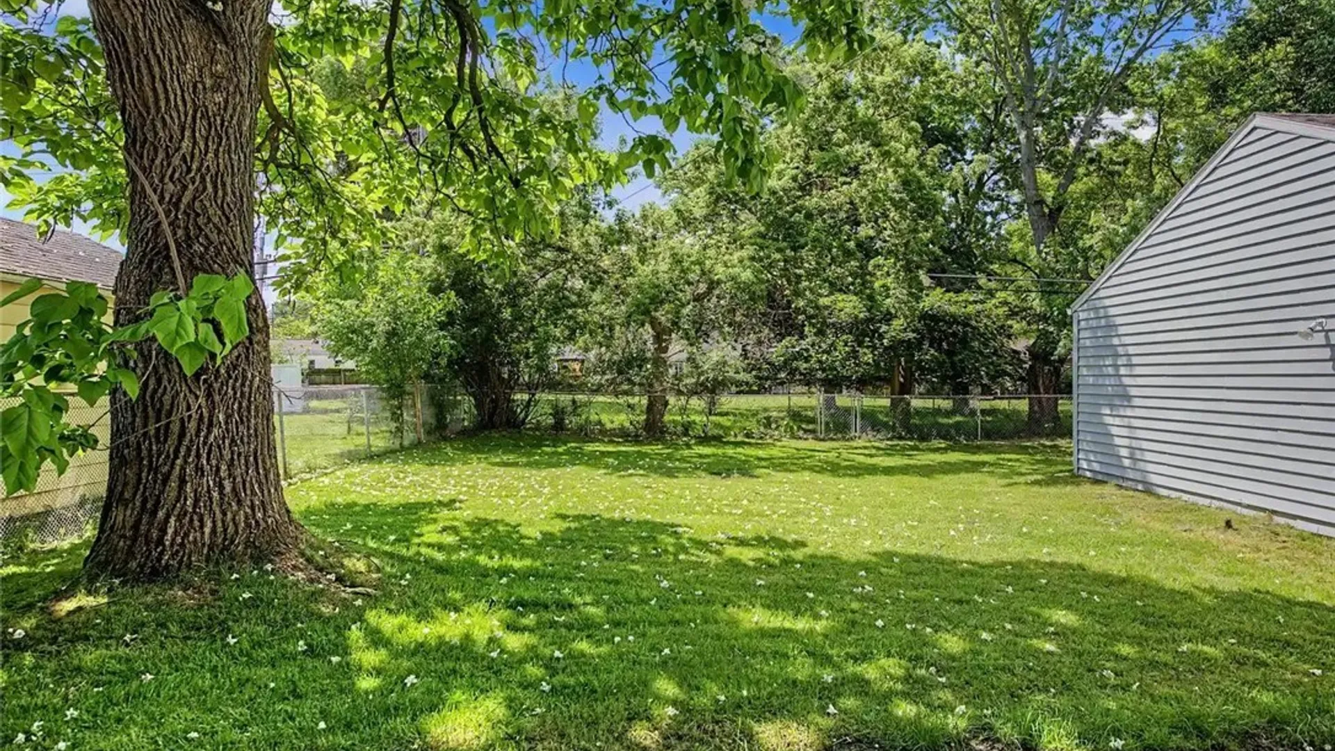Property at 21 Alliger Drive, Tonawanda, NY 14150 35
