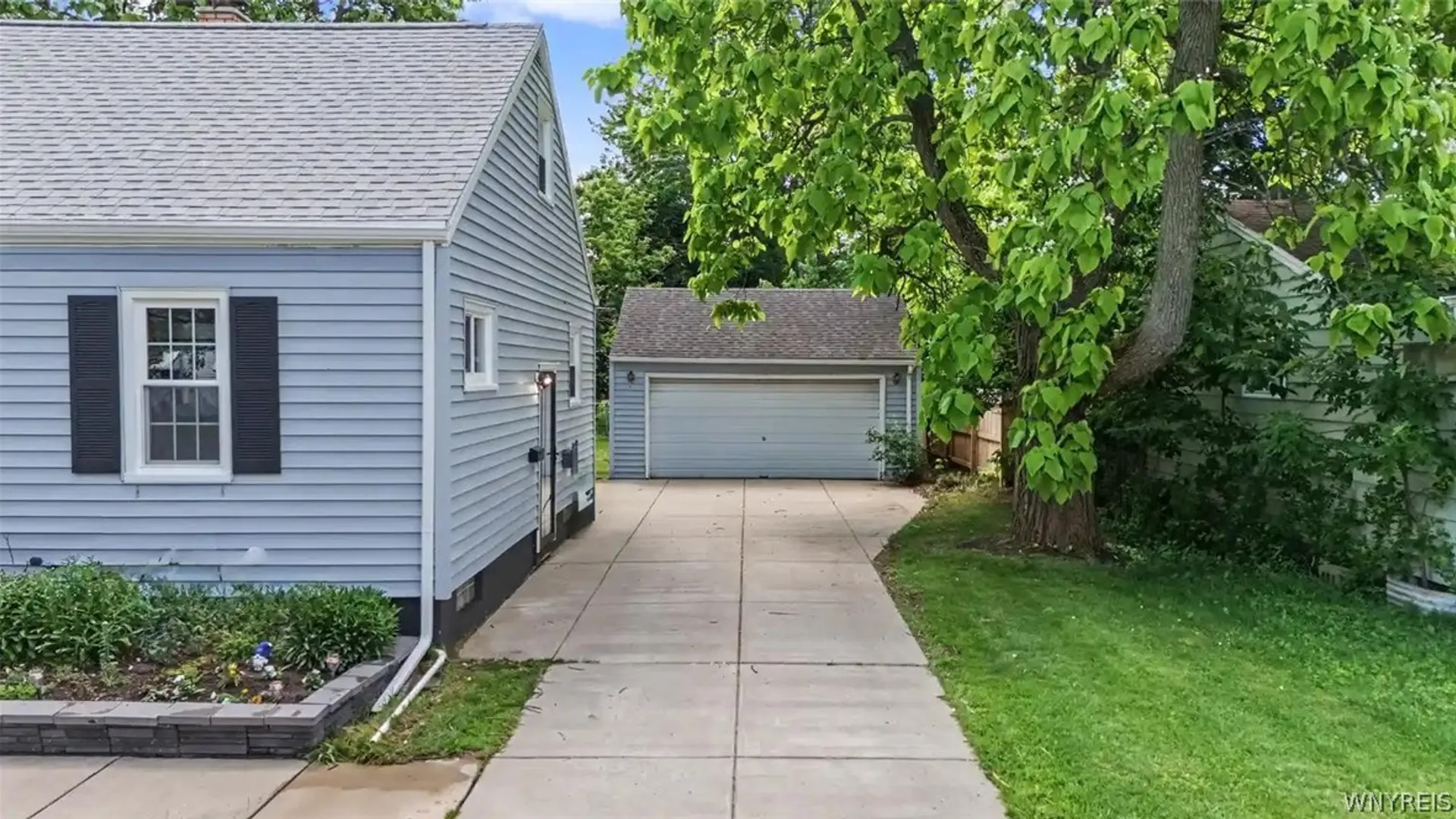 Property at 21 Alliger Drive, Tonawanda, NY 14150 4