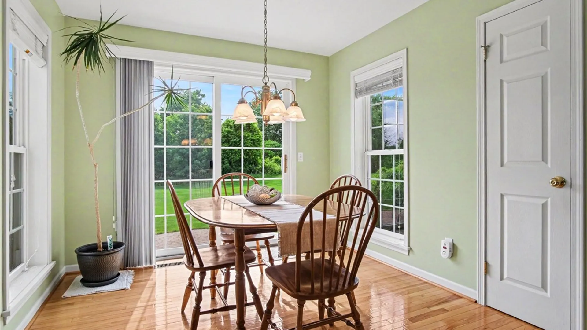 Property at 1032 Castle Bridge Xing, Webster, NY 14580 11