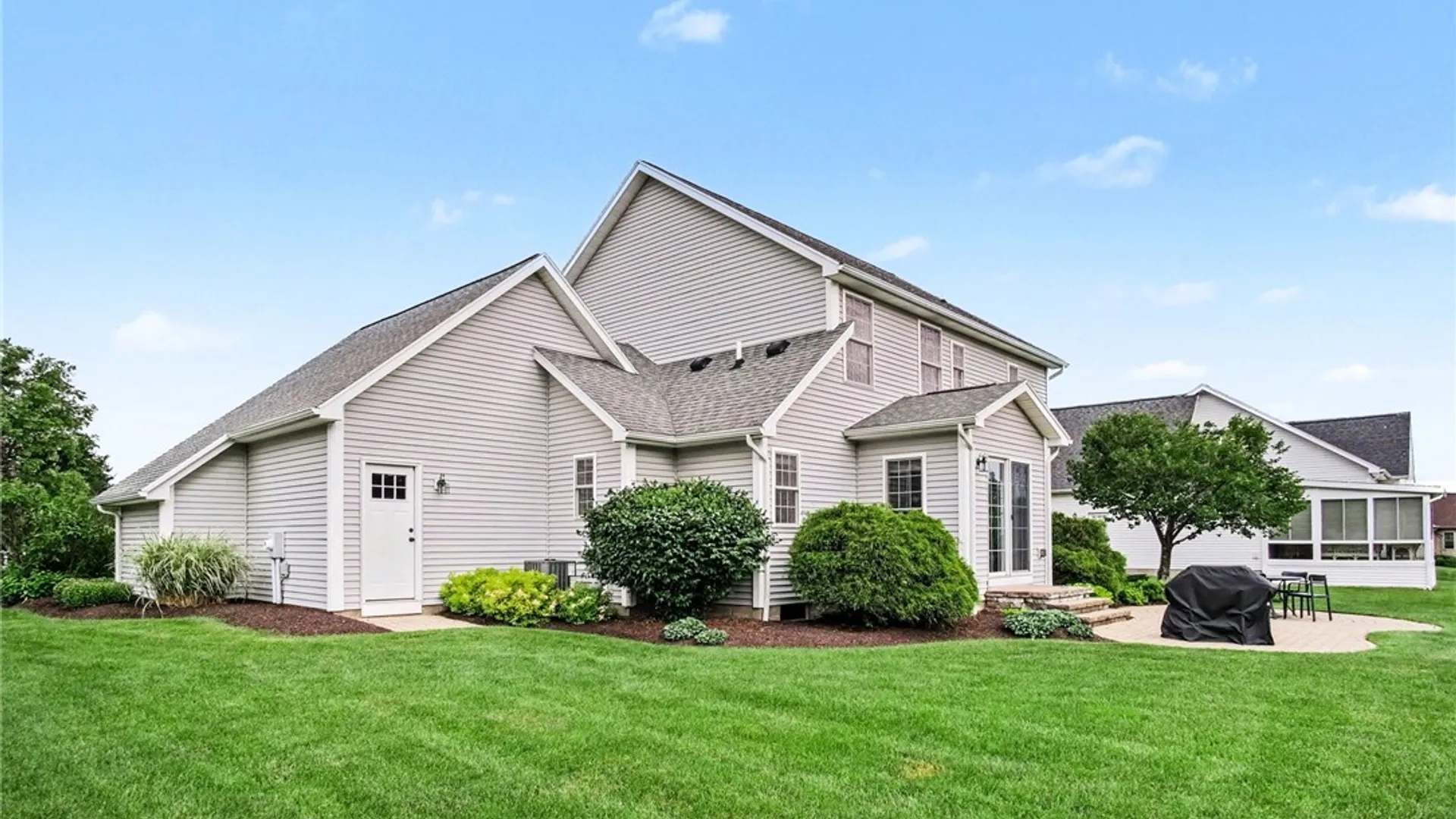 Property at 1032 Castle Bridge Xing, Webster, NY 14580 28