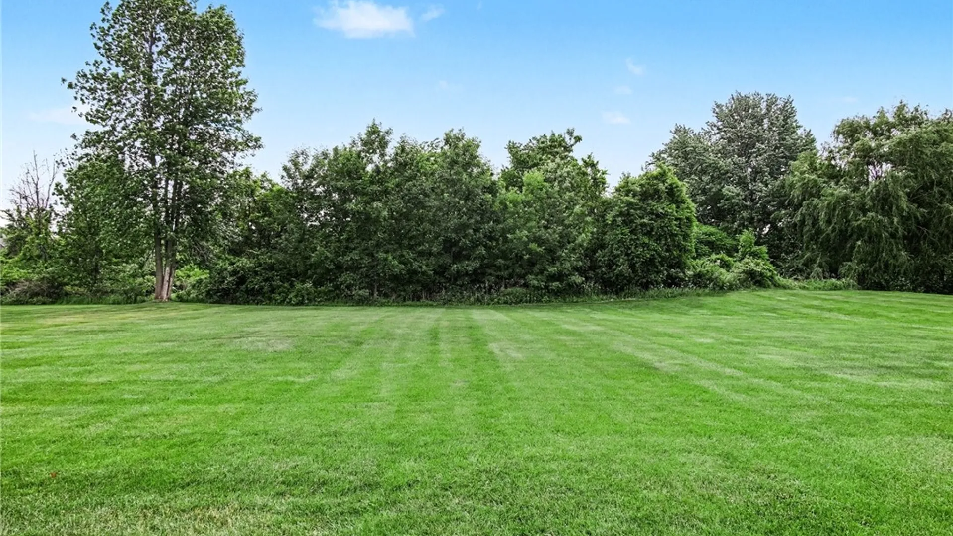 Property at 1032 Castle Bridge Xing, Webster, NY 14580 29