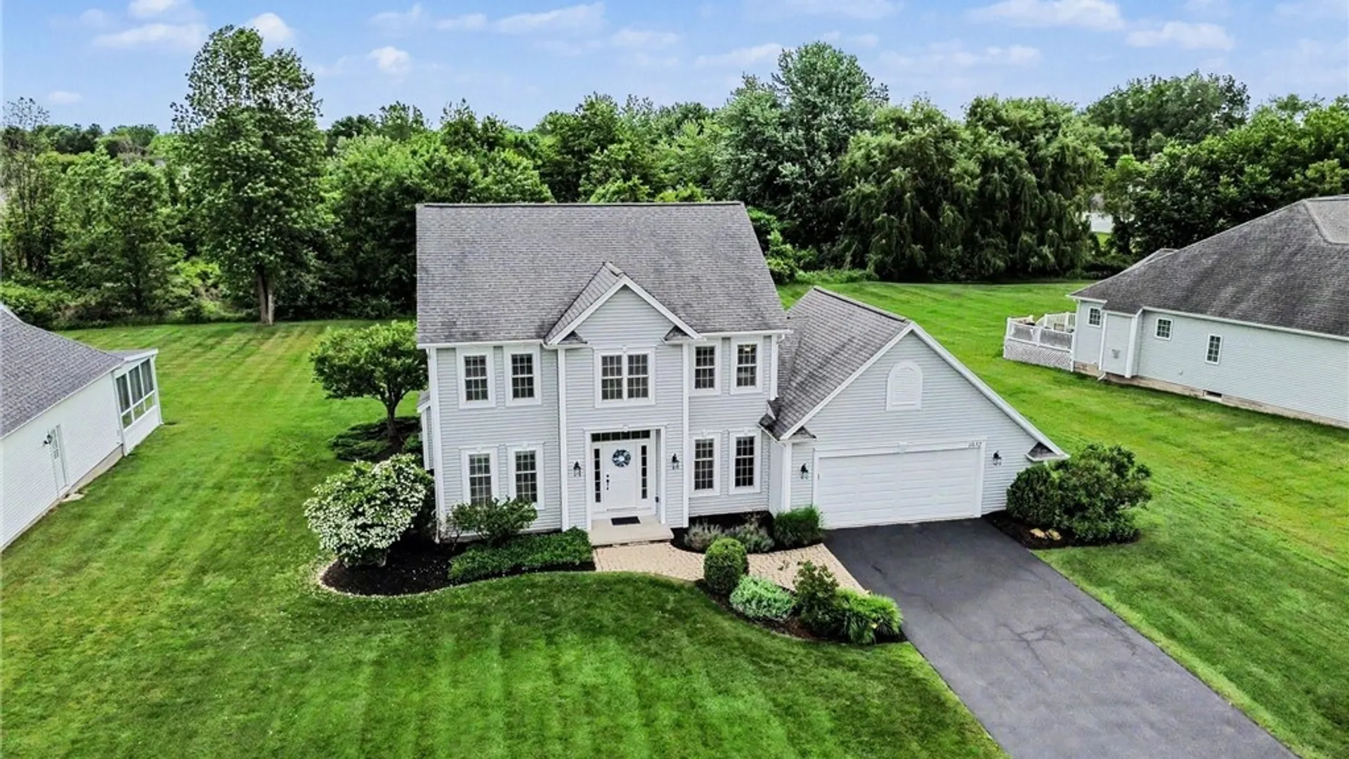 Property at 1032 Castle Bridge Xing, Webster, NY 14580 3