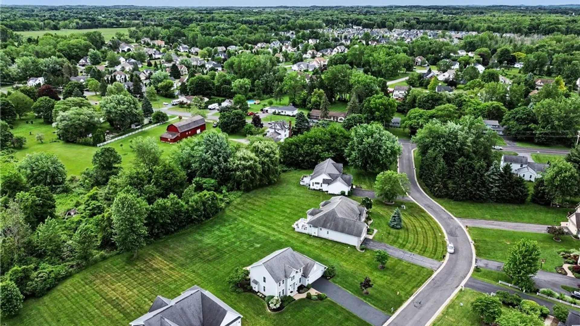Property at 1032 Castle Bridge Xing, Webster, NY 14580 33