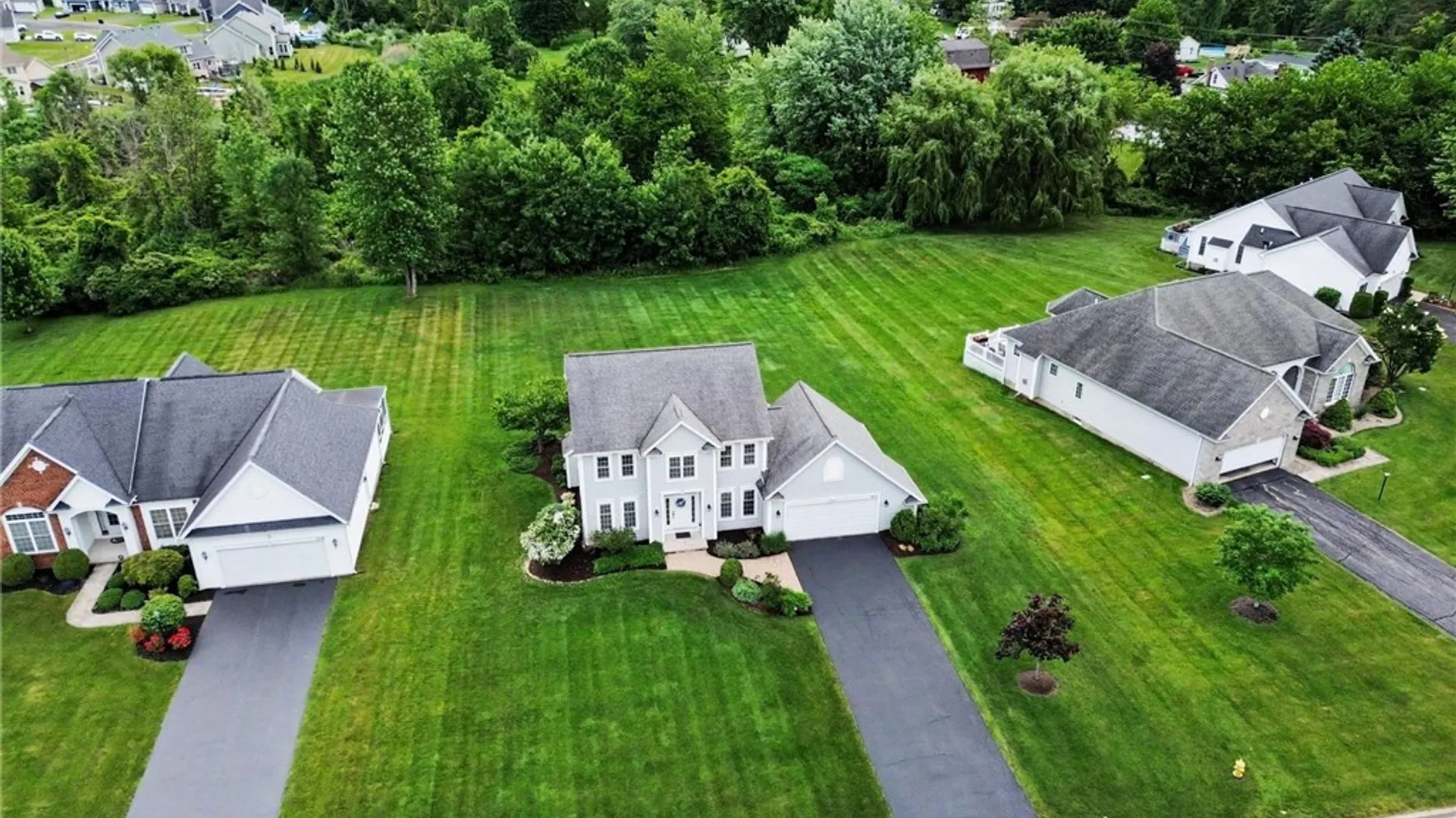 Property at 1032 Castle Bridge Xing, Webster, NY 14580 35