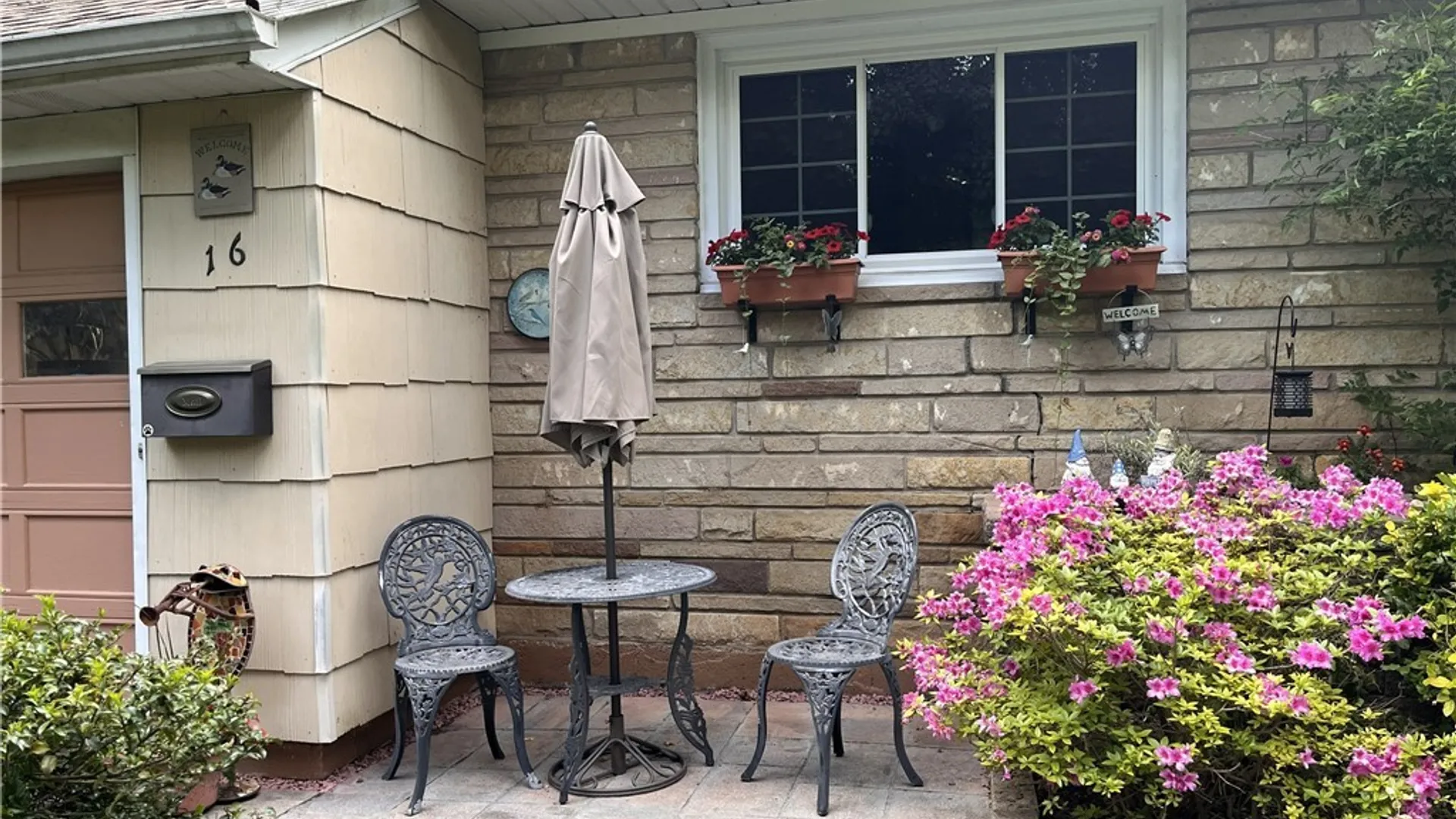Property at 16 Parker Drive, Pittsford, NY 14534 2