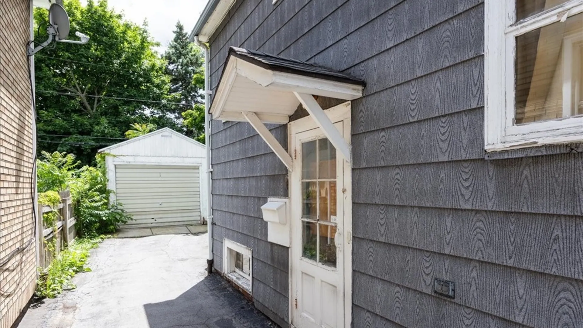 Property at 251 Westminster Avenue, Buffalo, NY 14215 16