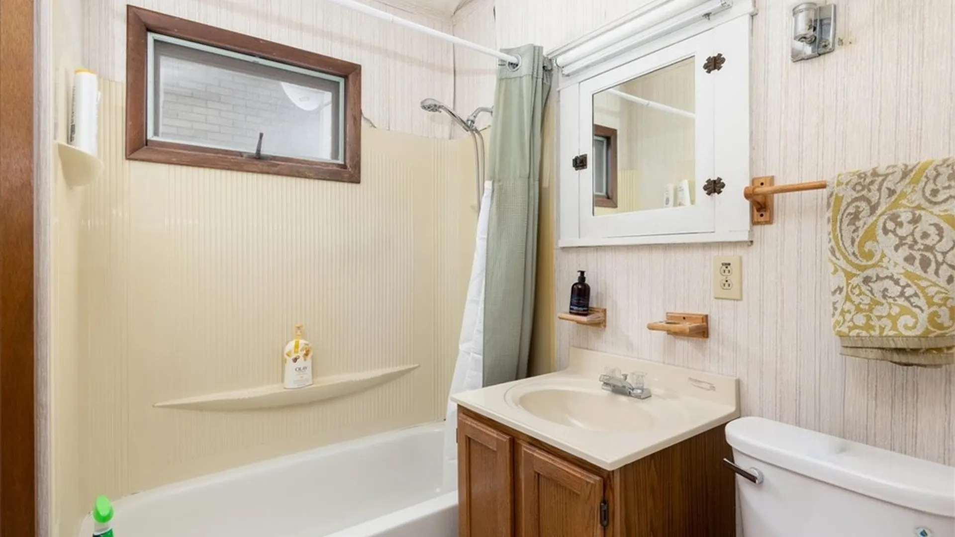 Property at 251 Westminster Avenue, Buffalo, NY 14215 5