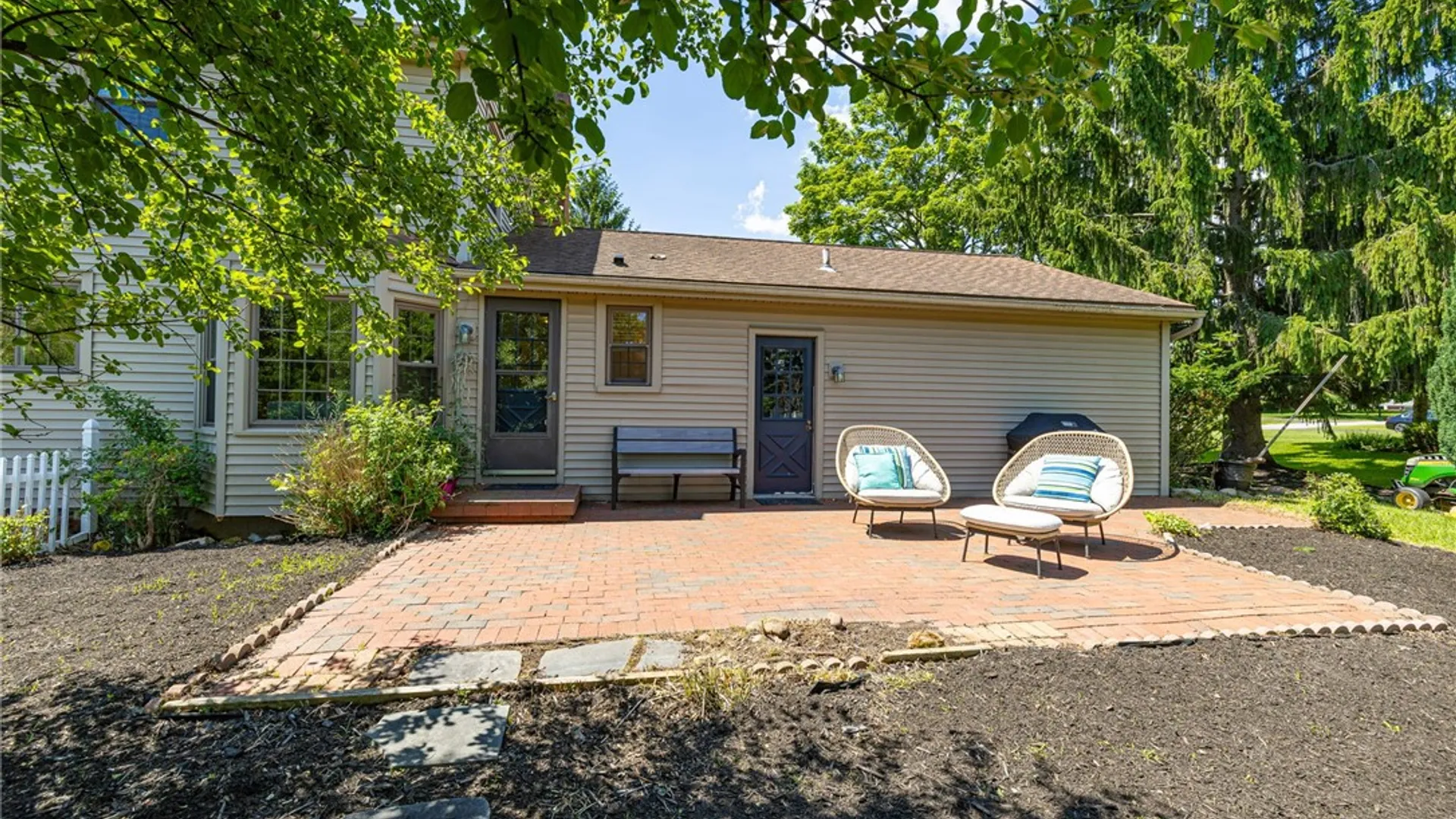 Property at 106 Stuyvesant Road, Pittsford, NY 14534 44