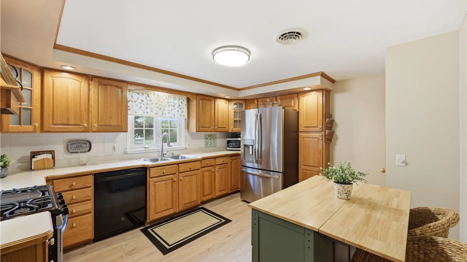 Property at 65 Leni Lane, Cheektowaga, NY 14225 8