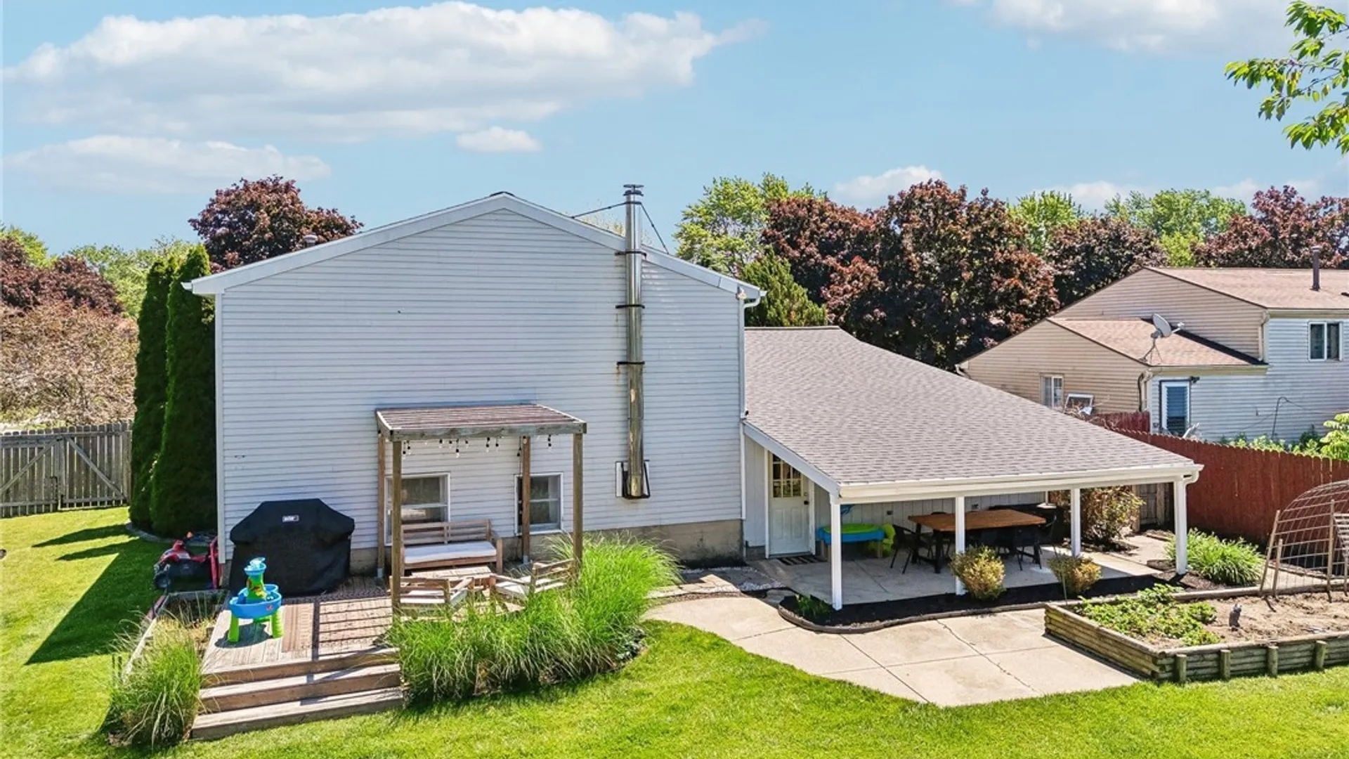 Property at 92 Woodgate Drive, Cheektowaga, NY 14227 33
