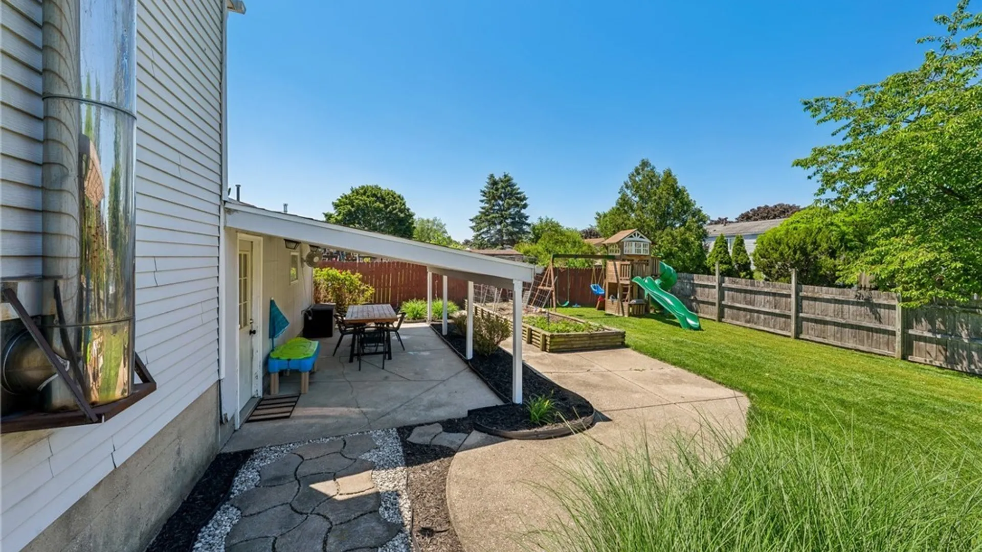 Property at 92 Woodgate Drive, Cheektowaga, NY 14227 35