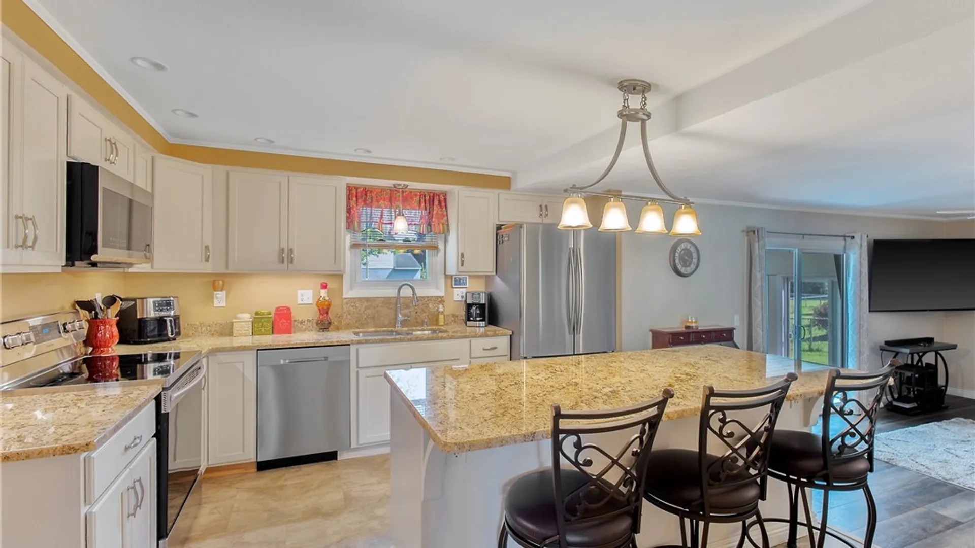 Property at 8023 Evesborough Drive, Clay, NY 13041 10