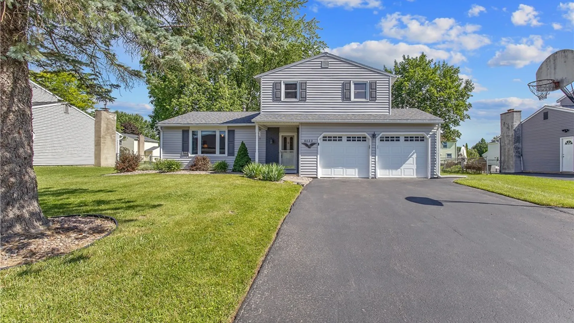 Property at 8023 Evesborough Drive, Clay, NY 13041 4