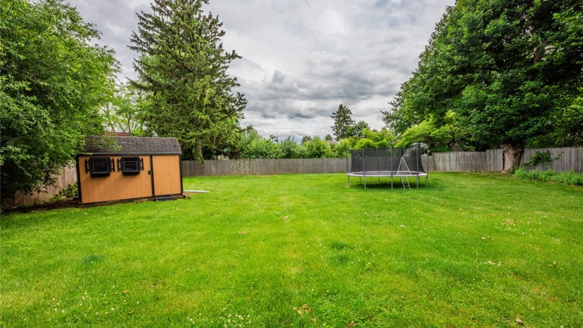 Property at 10 Constitution Circle, Chili, NY 14624 37