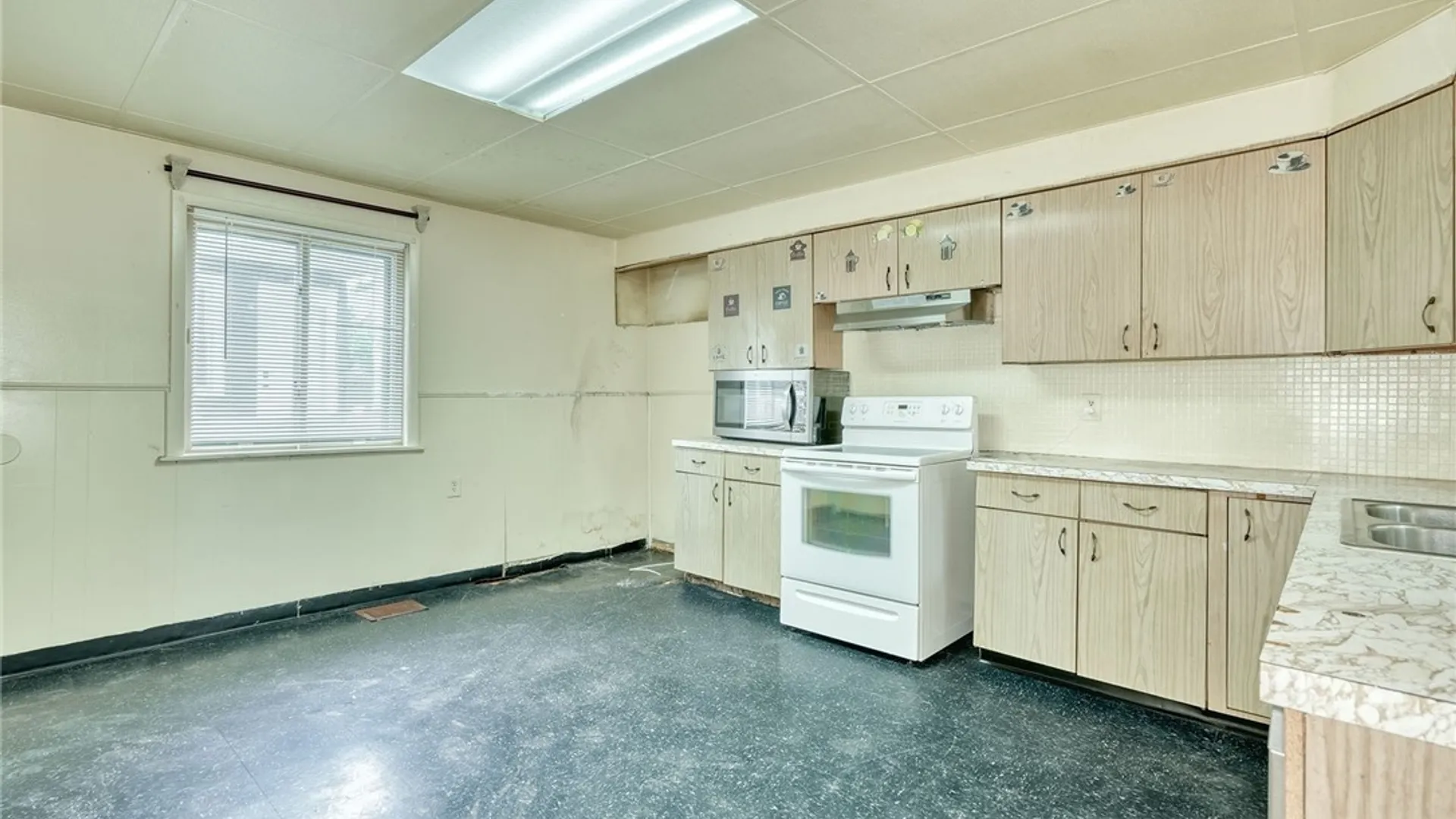Property at 498 Emerson Street, Rochester, NY 14613 15