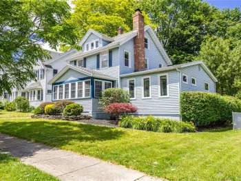 Property at 370 Laurelton Rd, Irondequoit, NY 14609